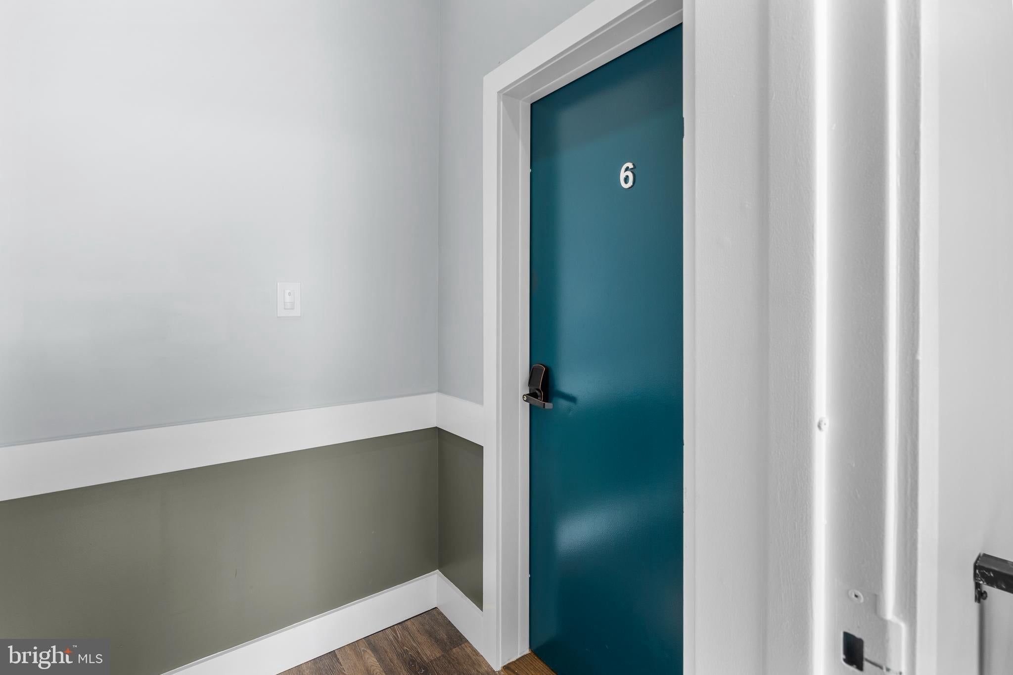 342 W QUEEN LANE 6