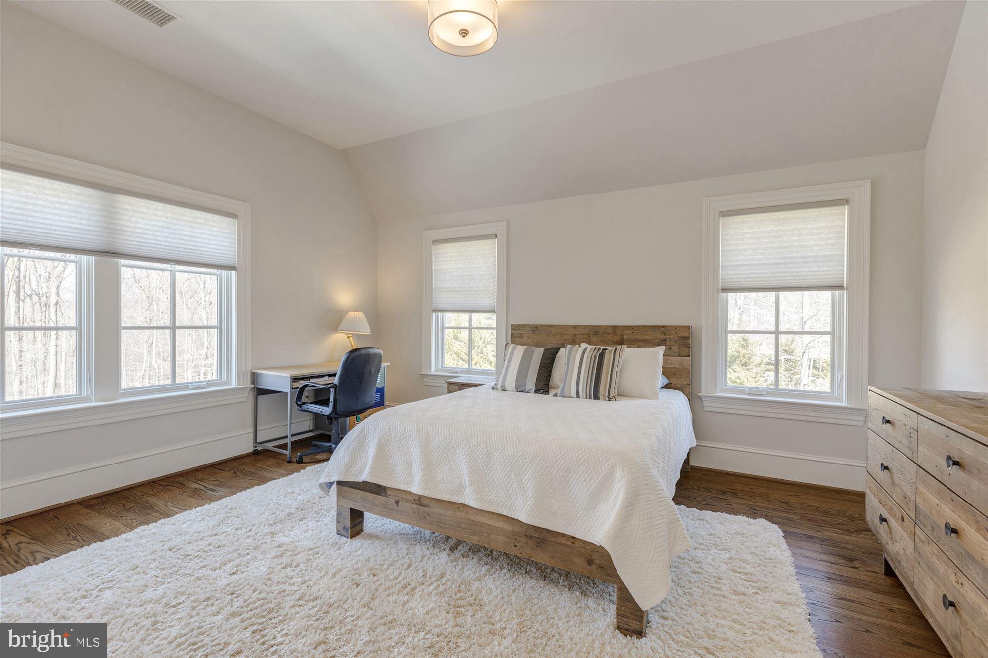 BULL NECK - Residential