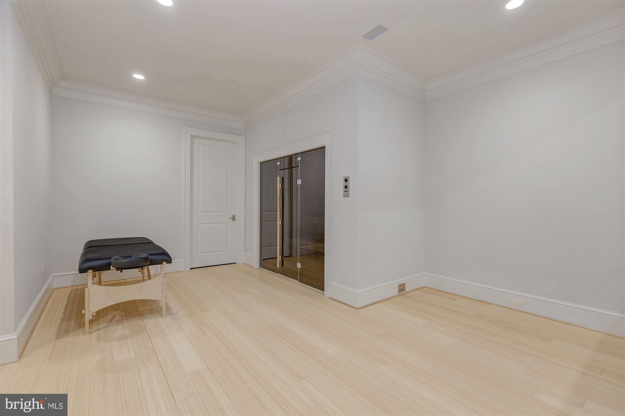 BULL NECK - Residential