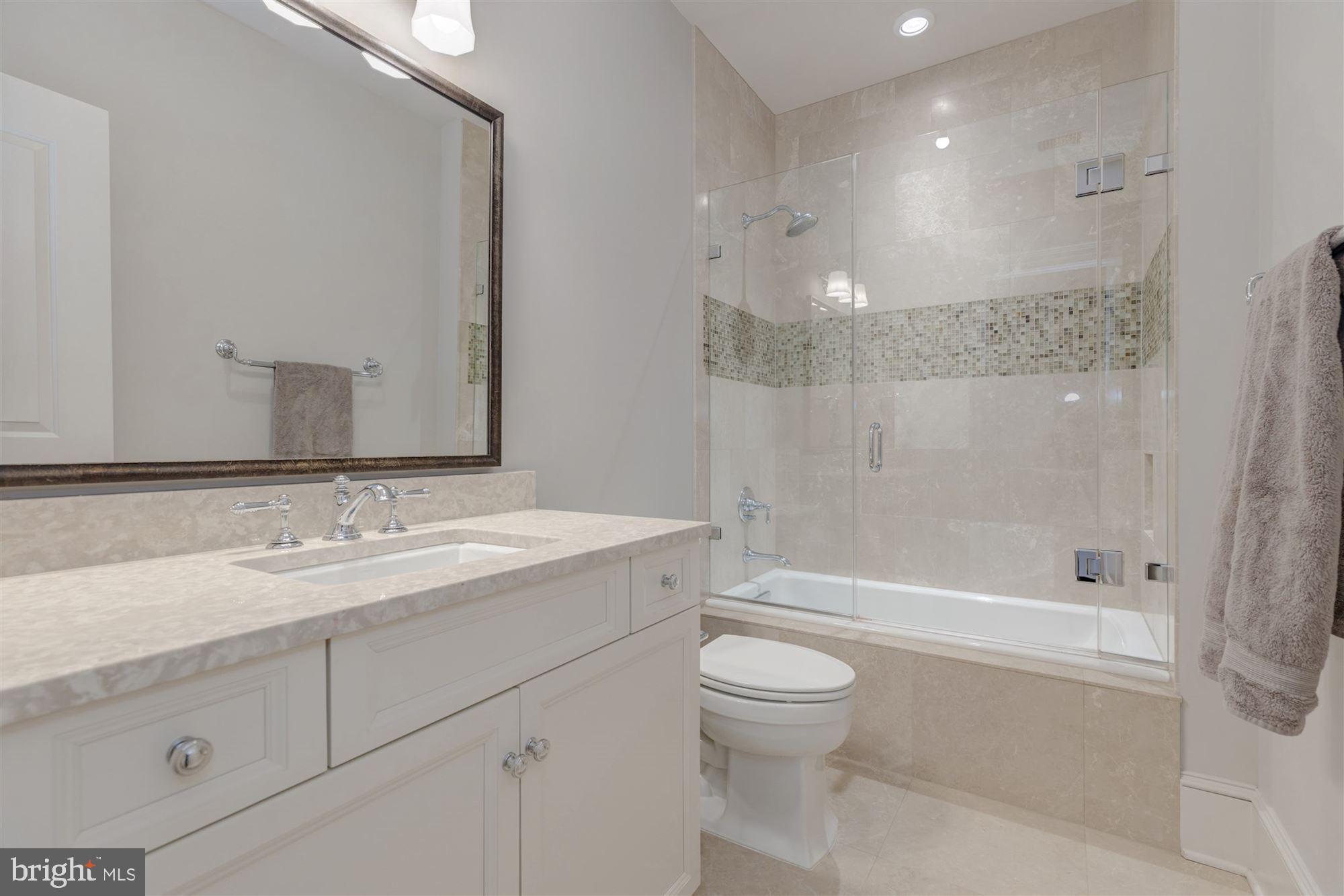 BULL NECK - Residential