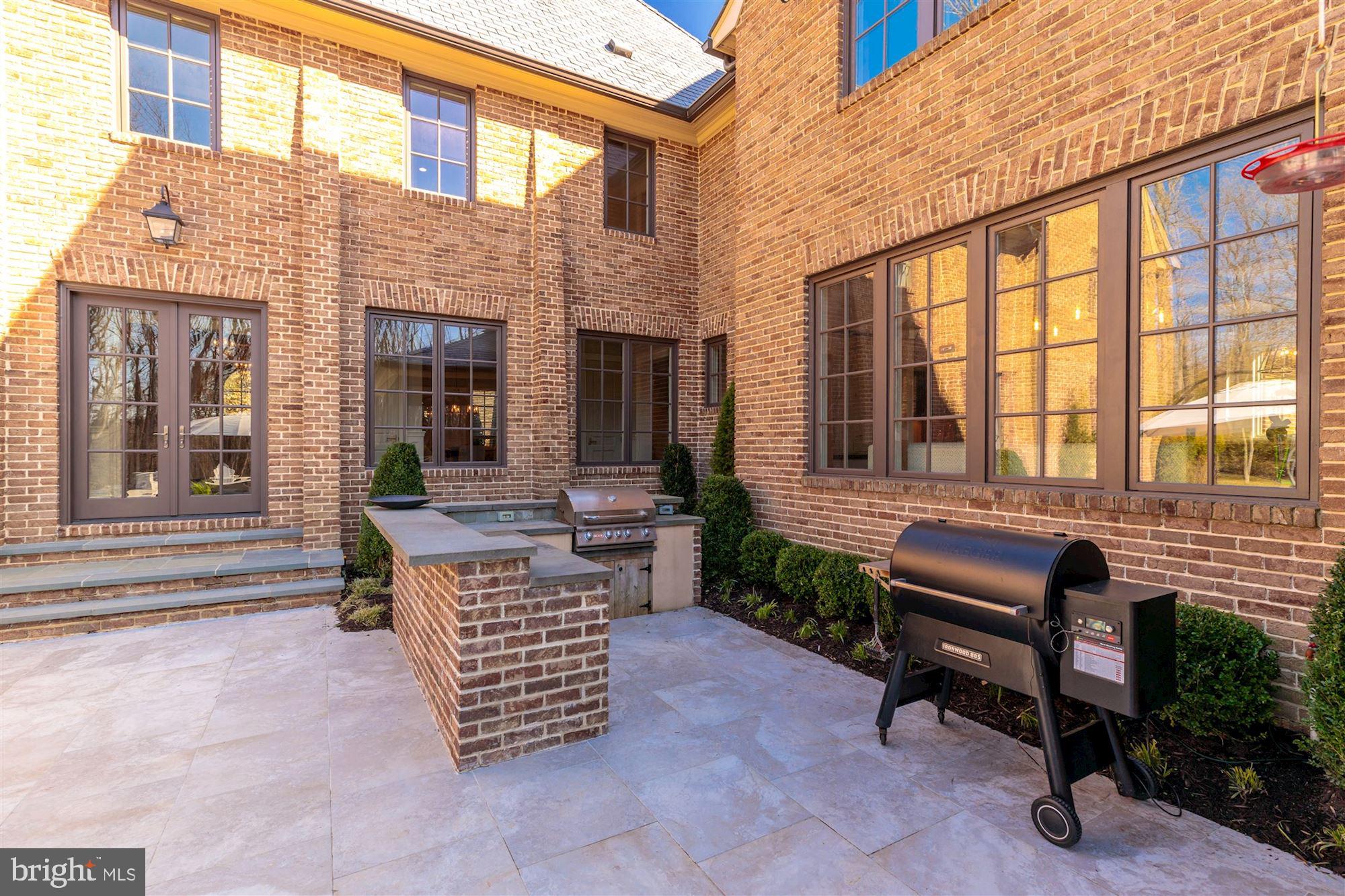 BULL NECK - Residential