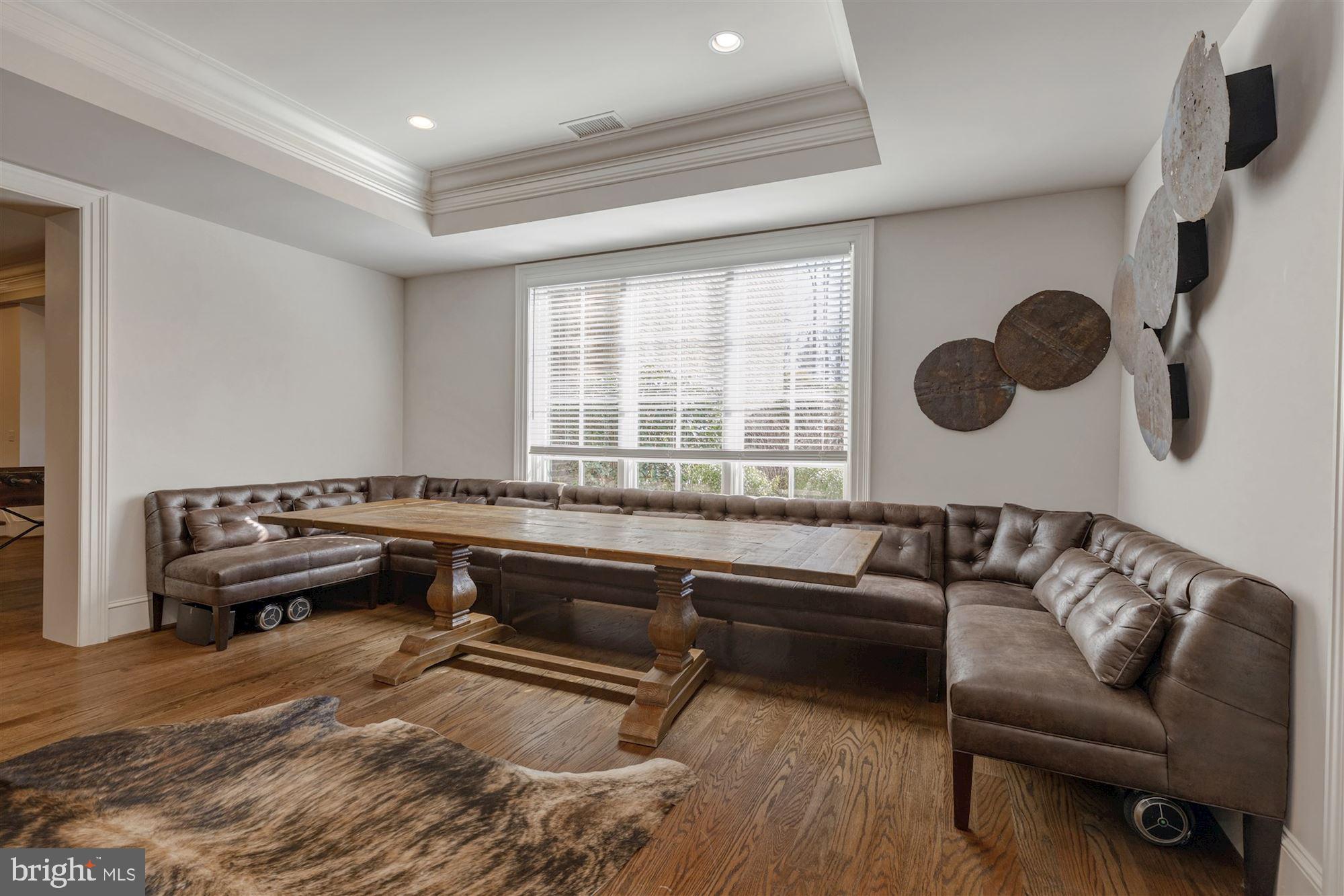 BULL NECK - Residential