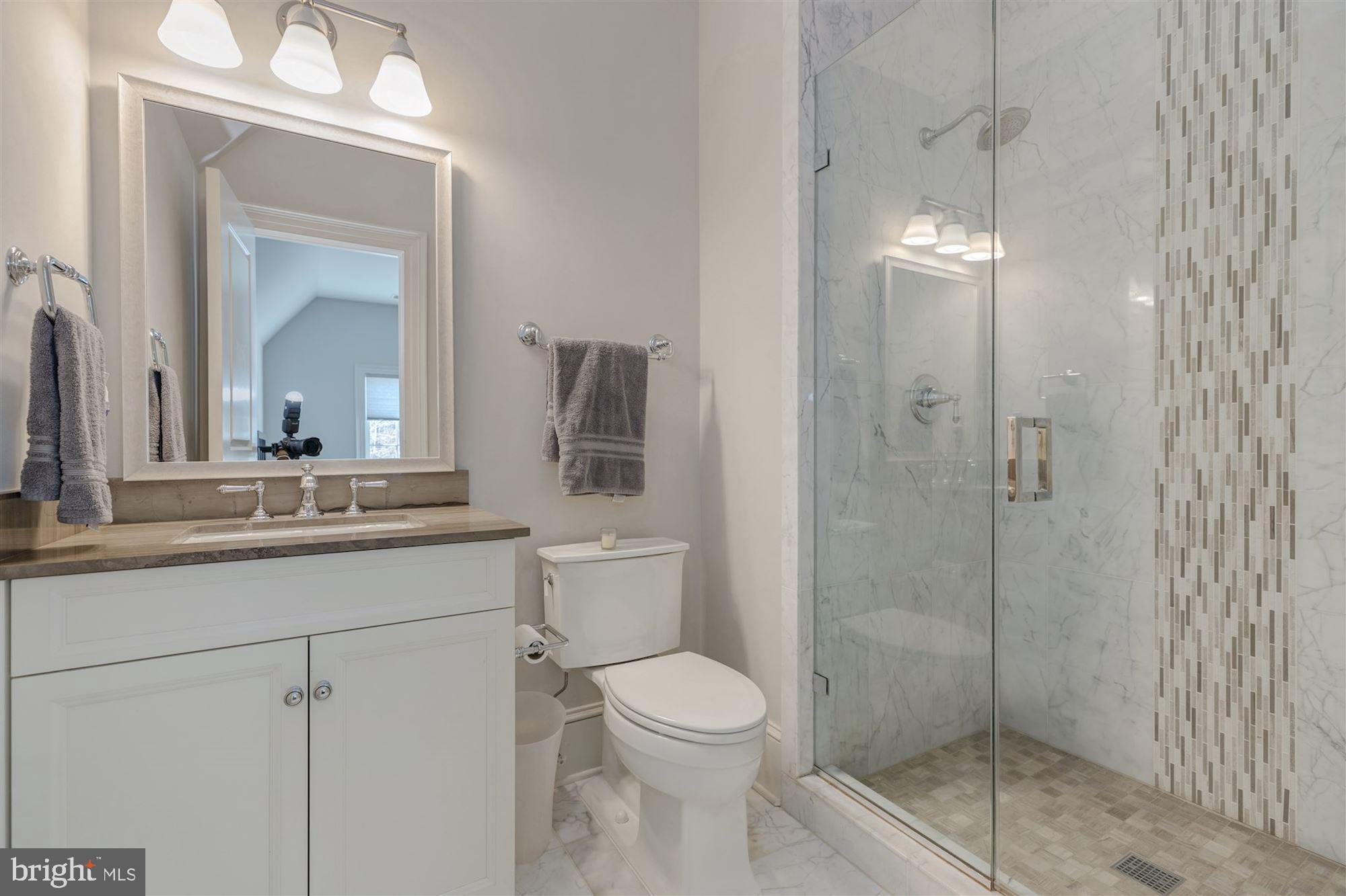 BULL NECK - Residential