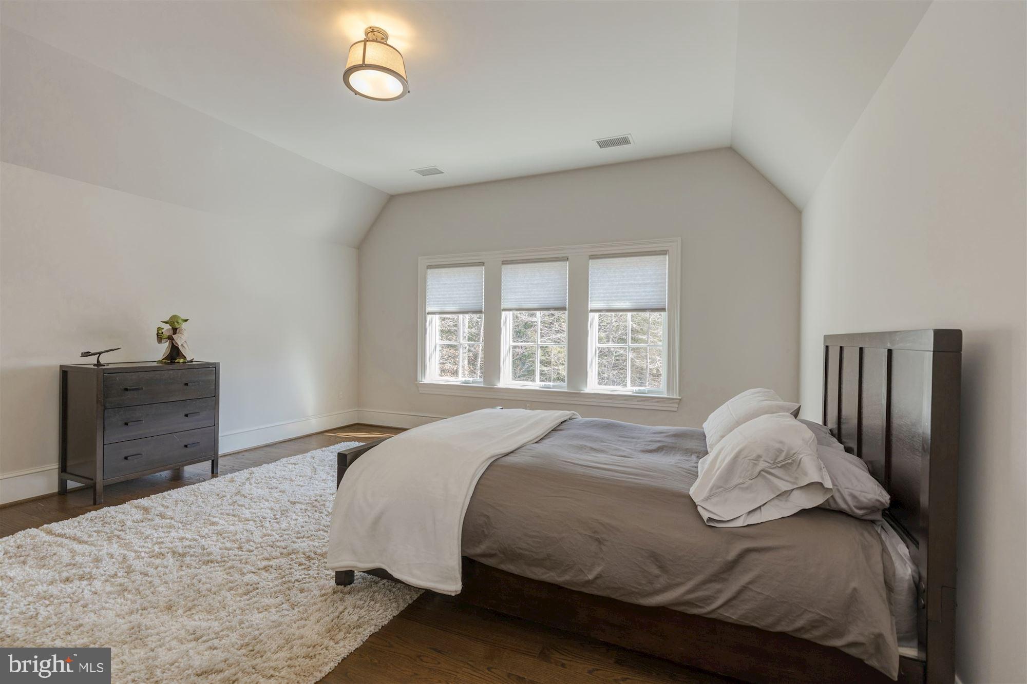 BULL NECK - Residential