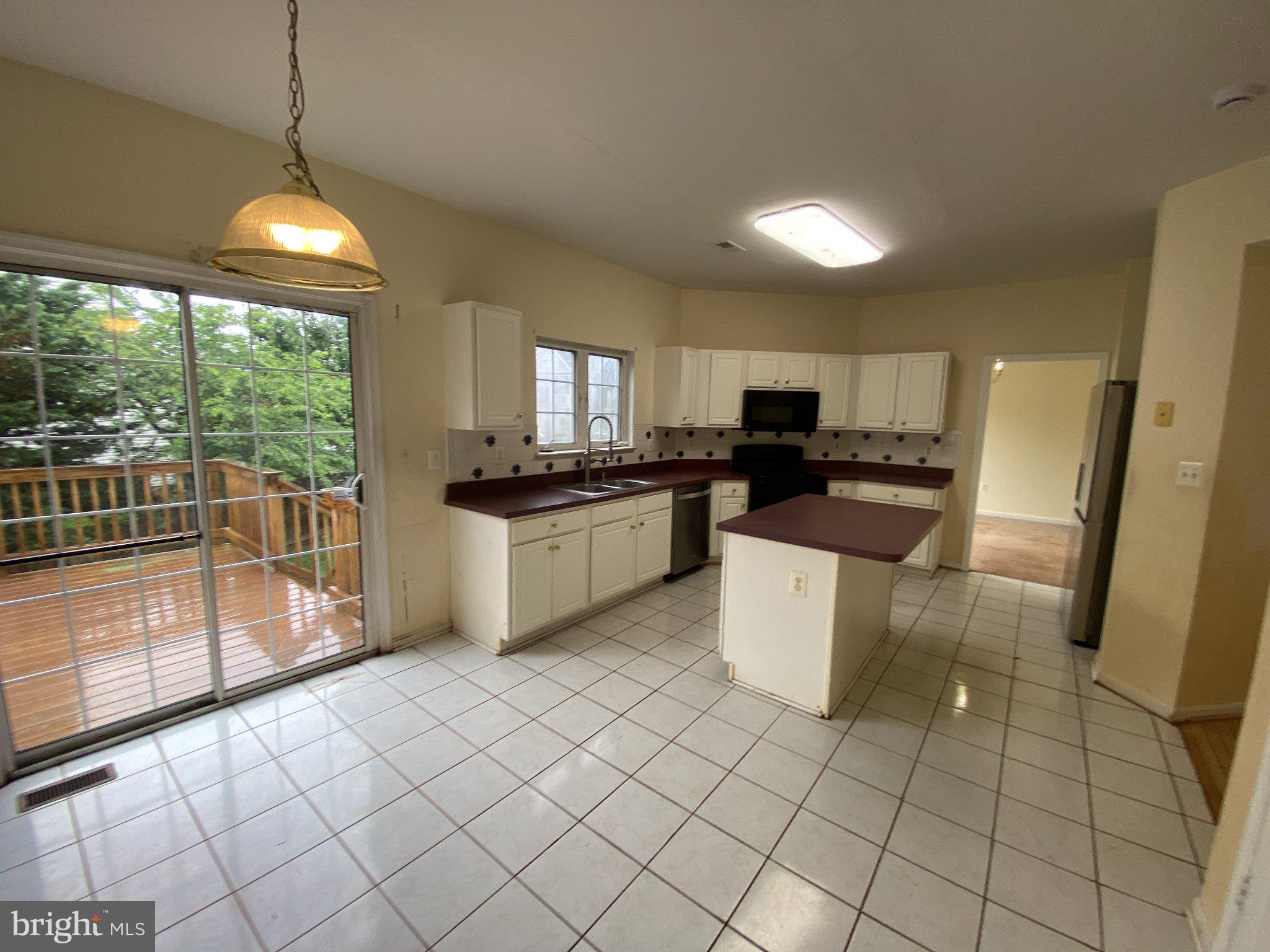 9884 ARROWOOD DRIVE