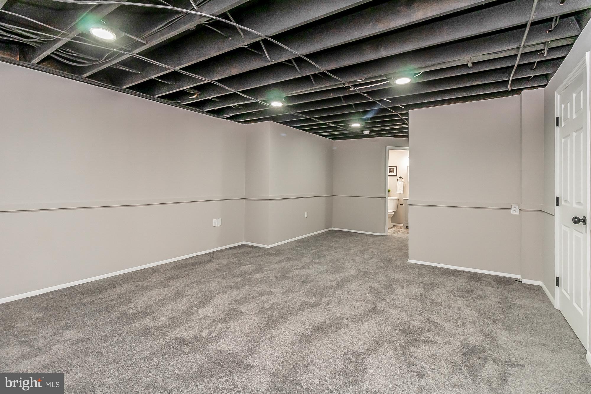 TUDOR MANOR - Residential