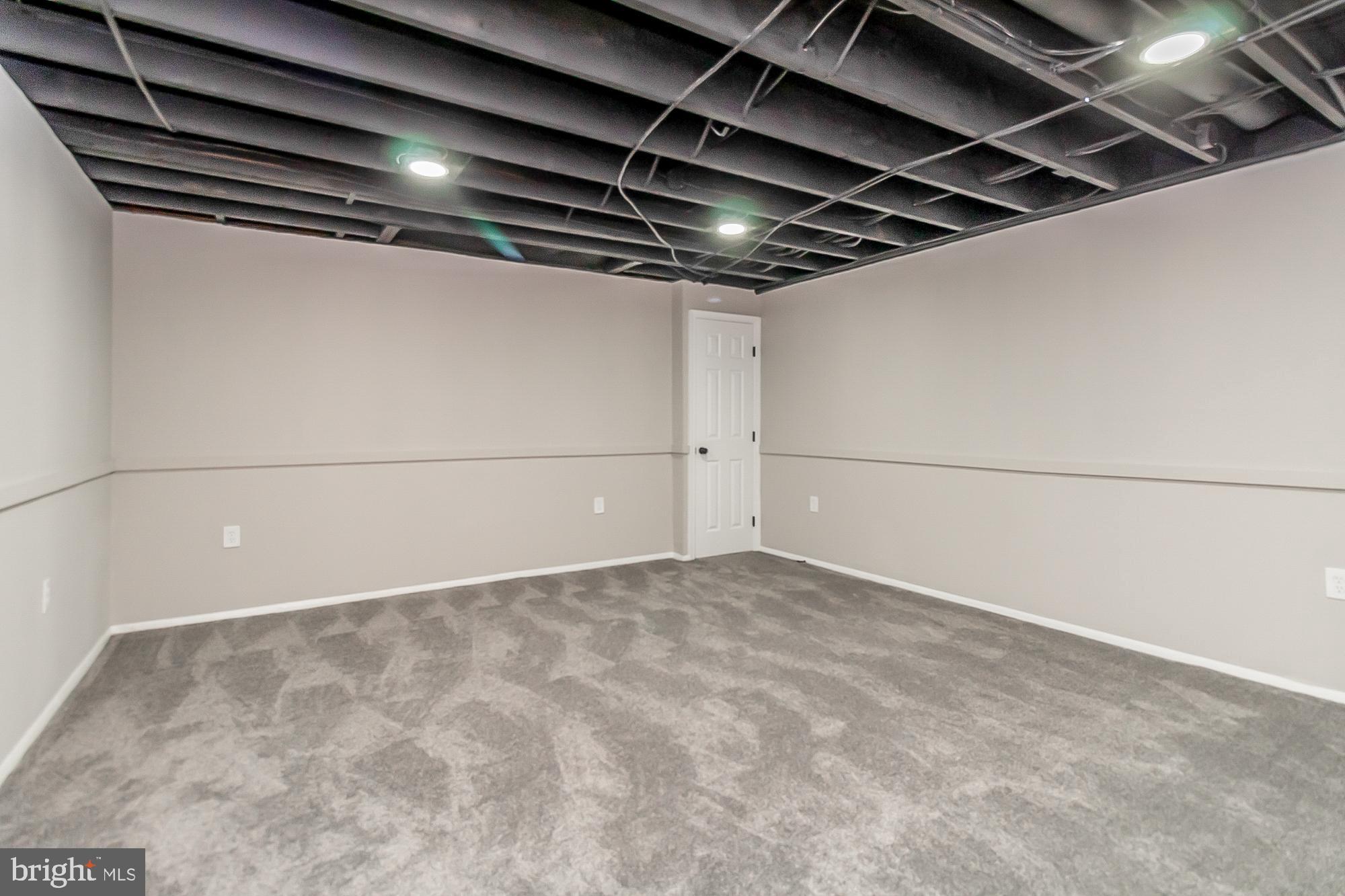 TUDOR MANOR - Residential