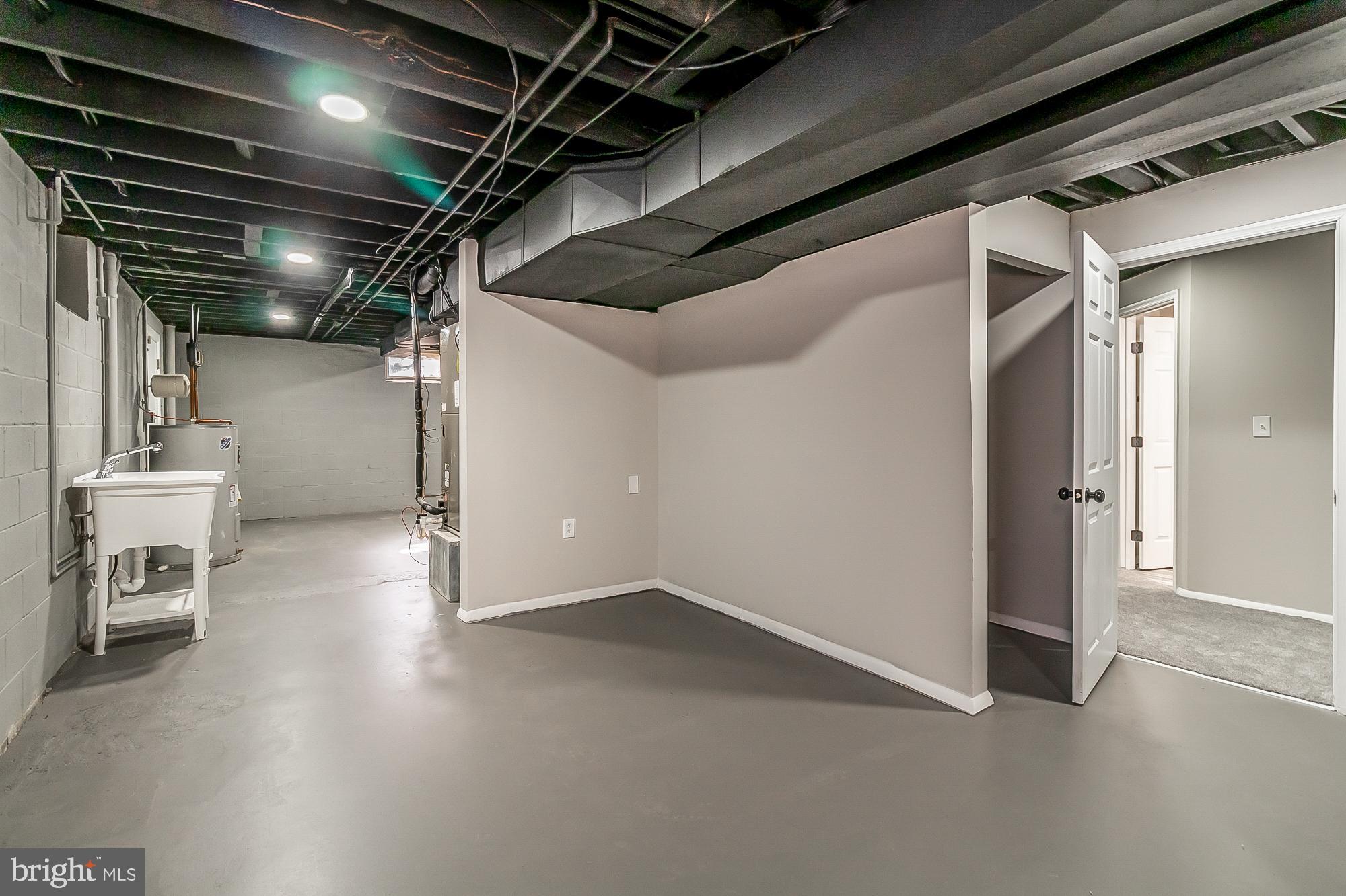 TUDOR MANOR - Residential