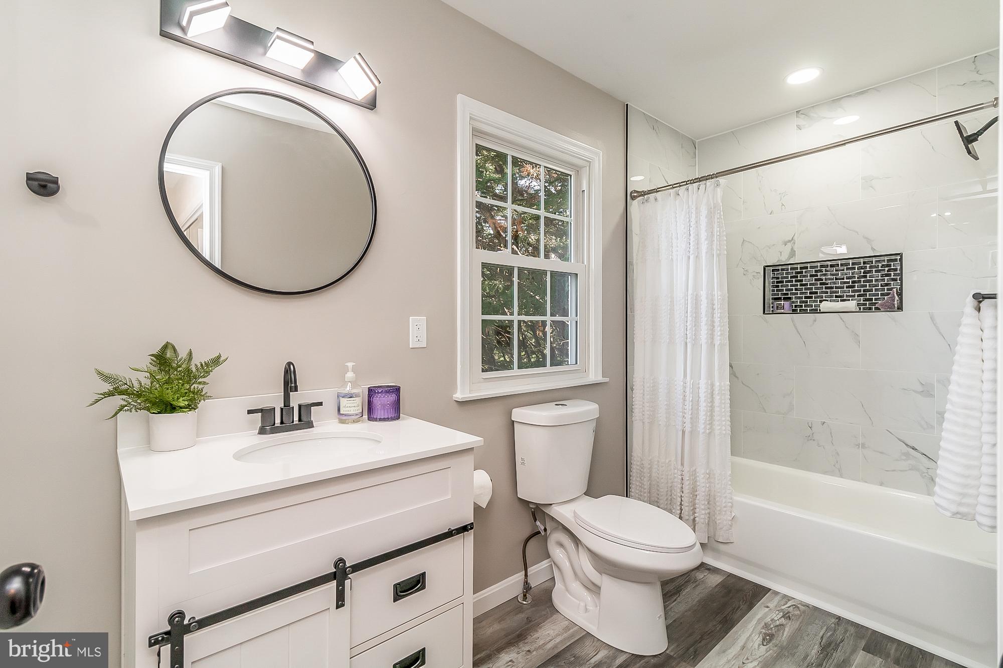 TUDOR MANOR - Residential