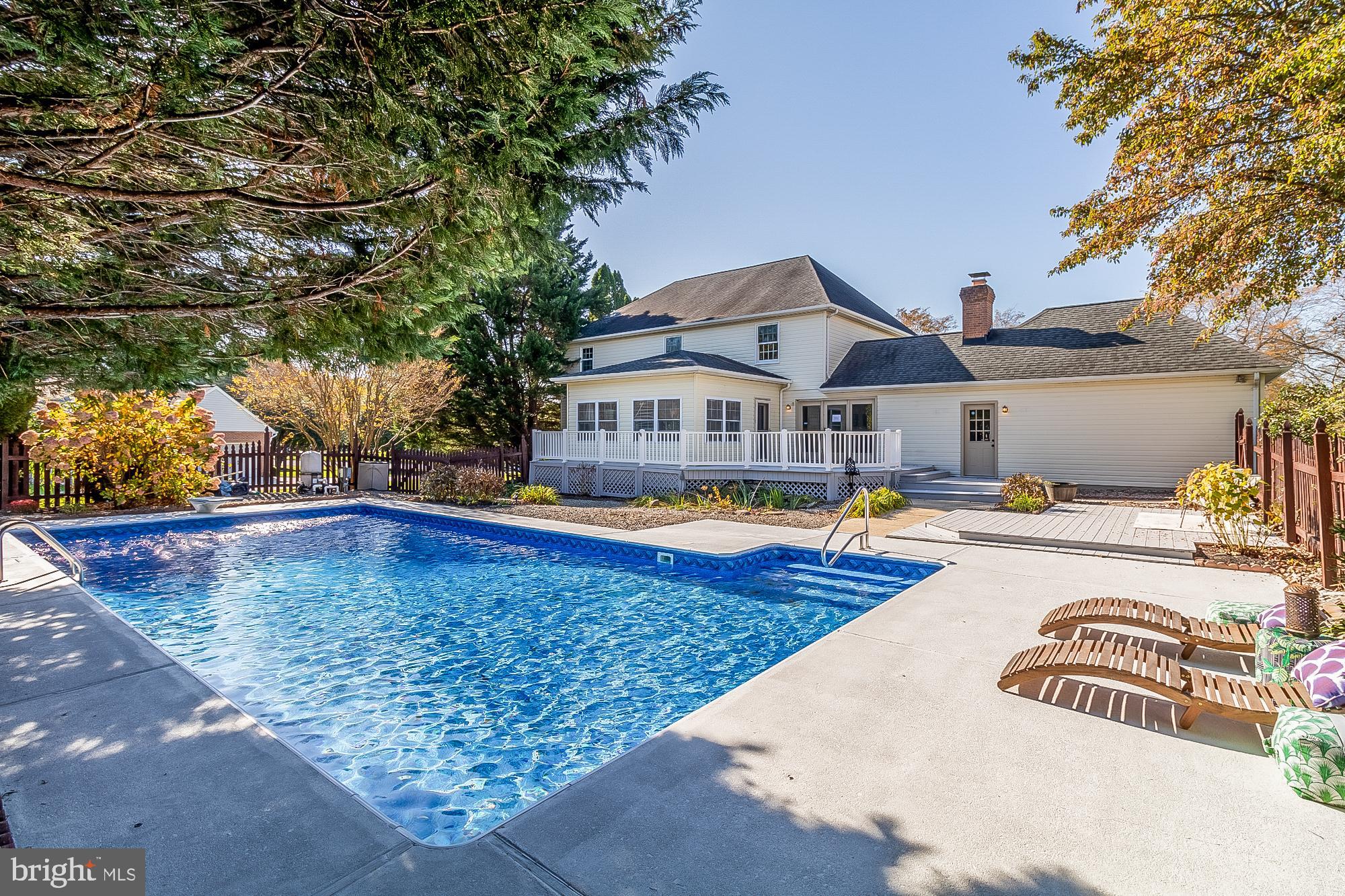 TUDOR MANOR - Residential