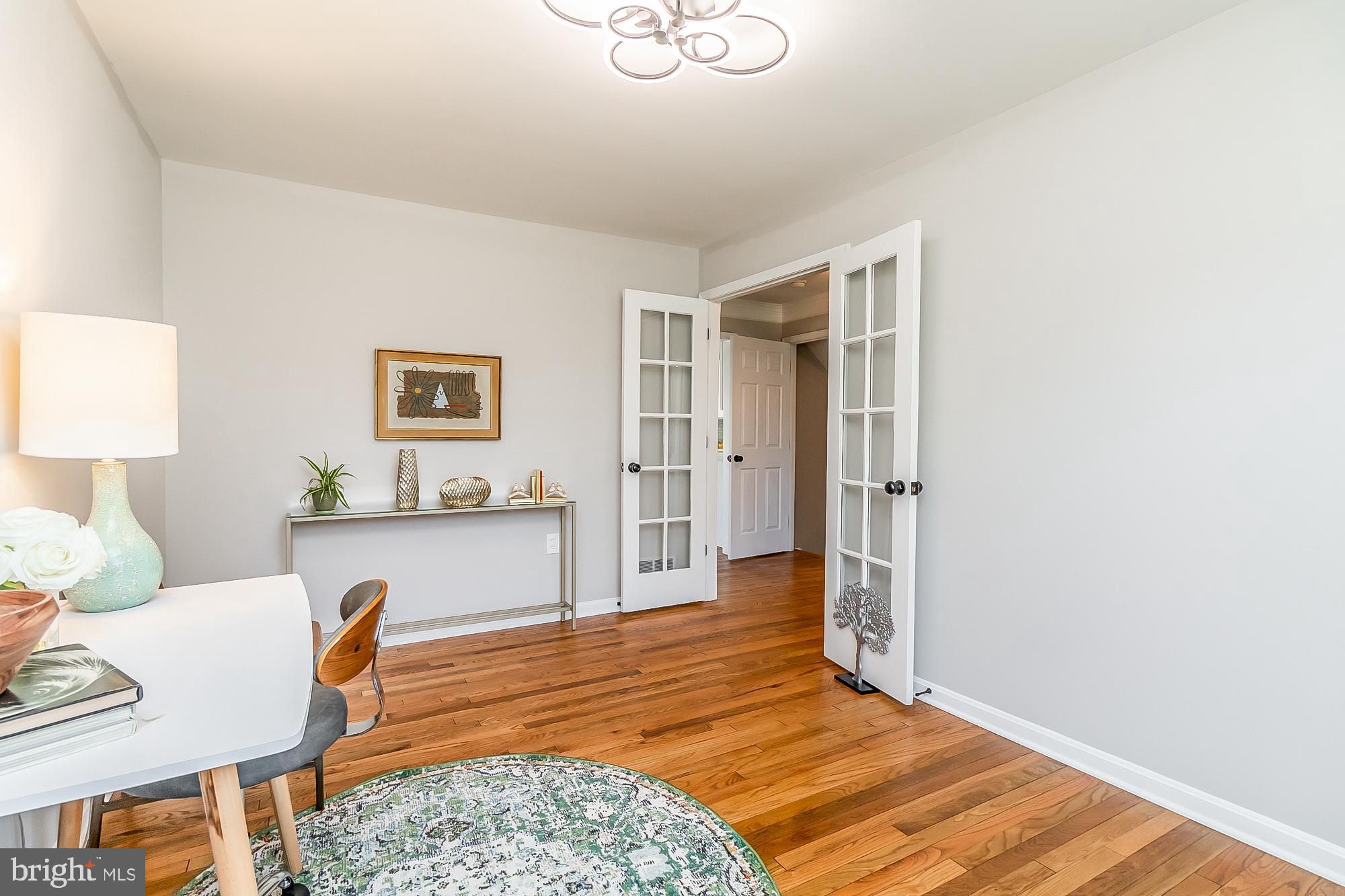 TUDOR MANOR - Residential