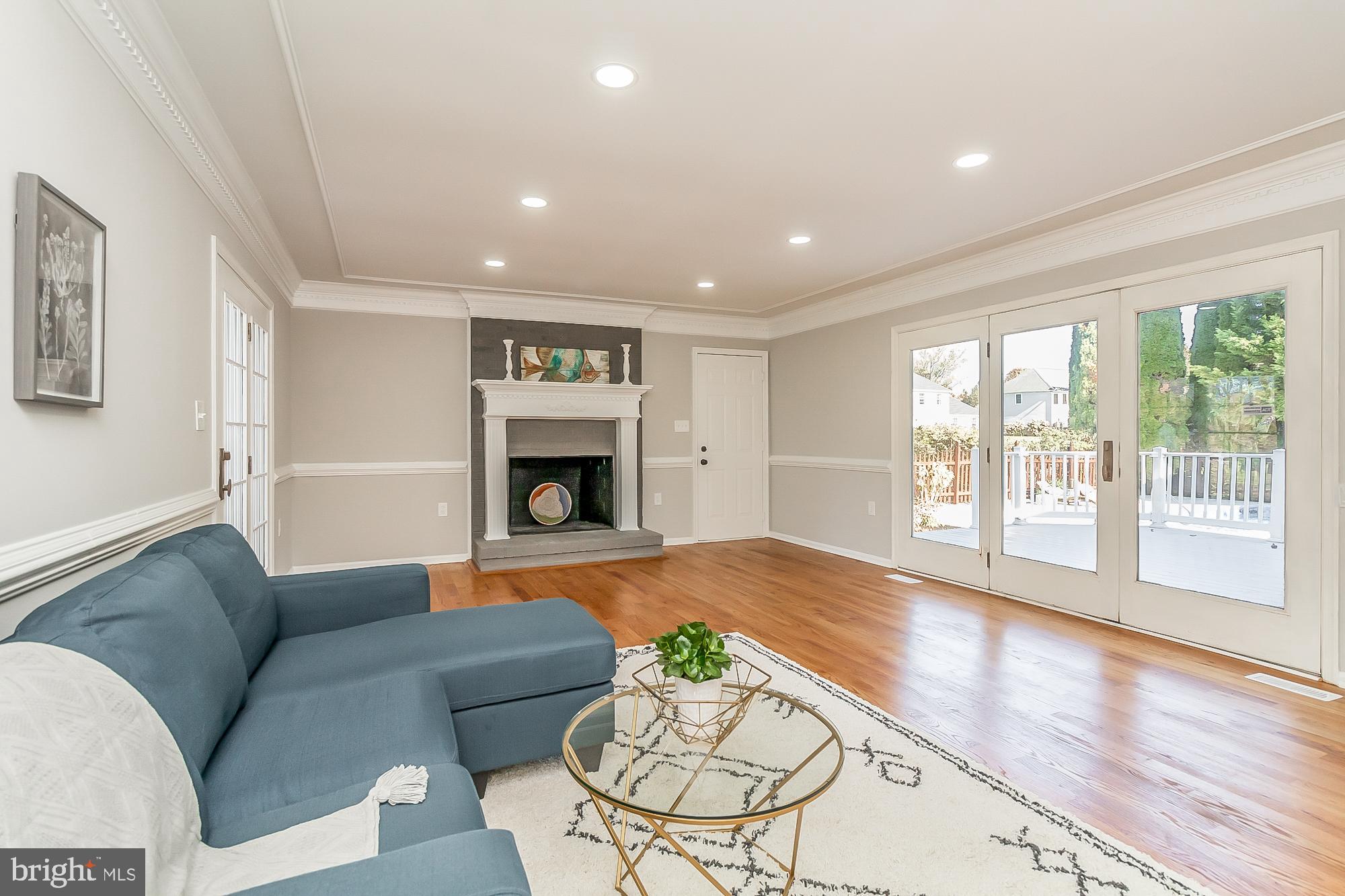 TUDOR MANOR - Residential