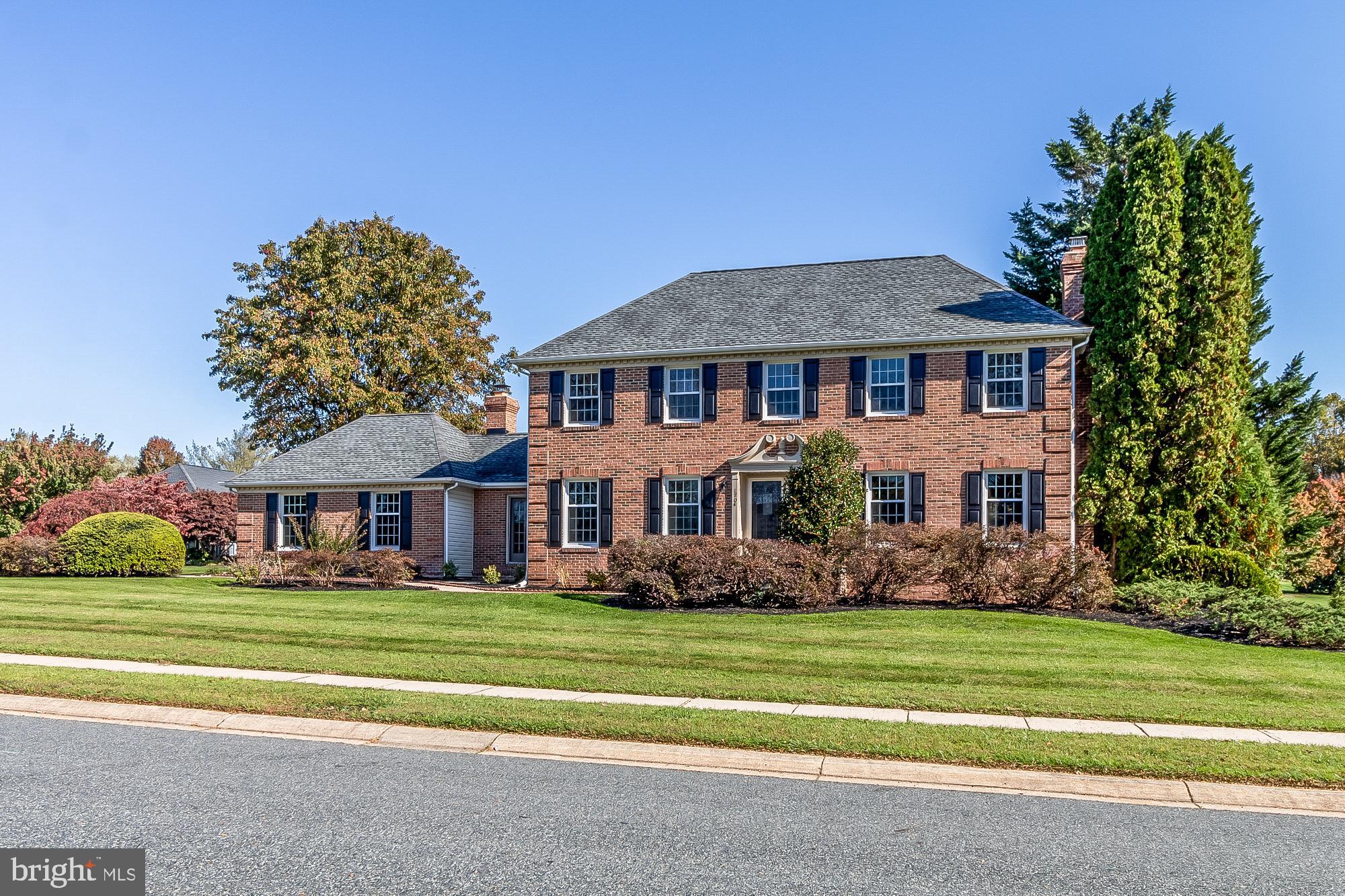 TUDOR MANOR - Residential