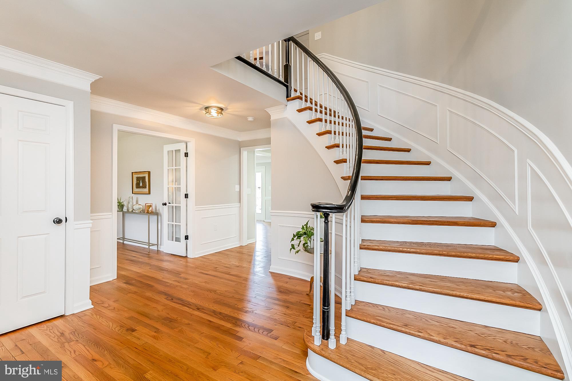 TUDOR MANOR - Residential