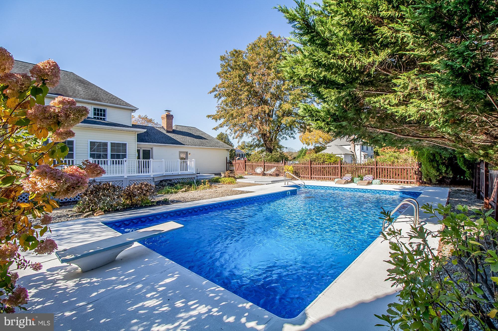 TUDOR MANOR - Residential