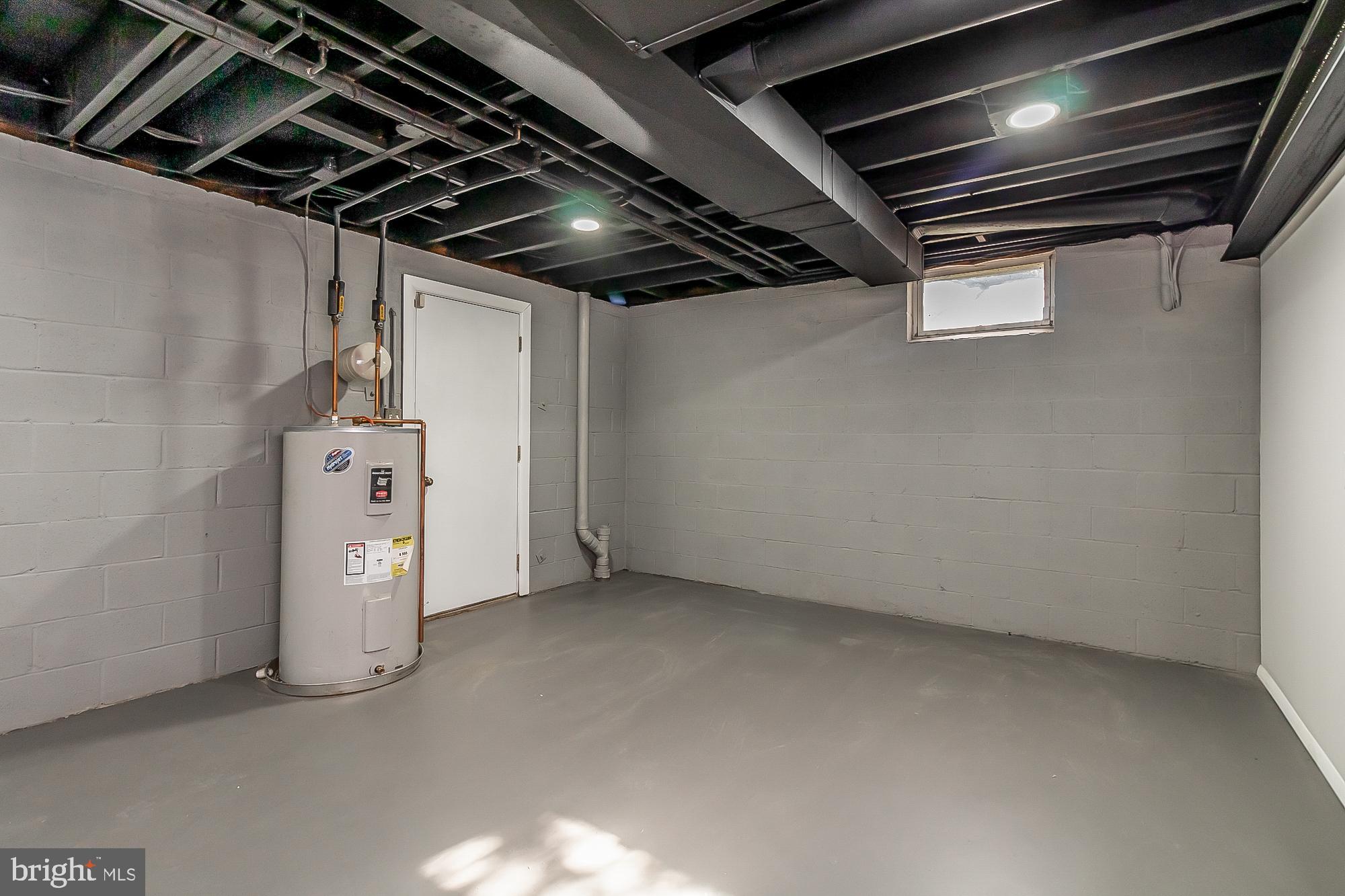 TUDOR MANOR - Residential