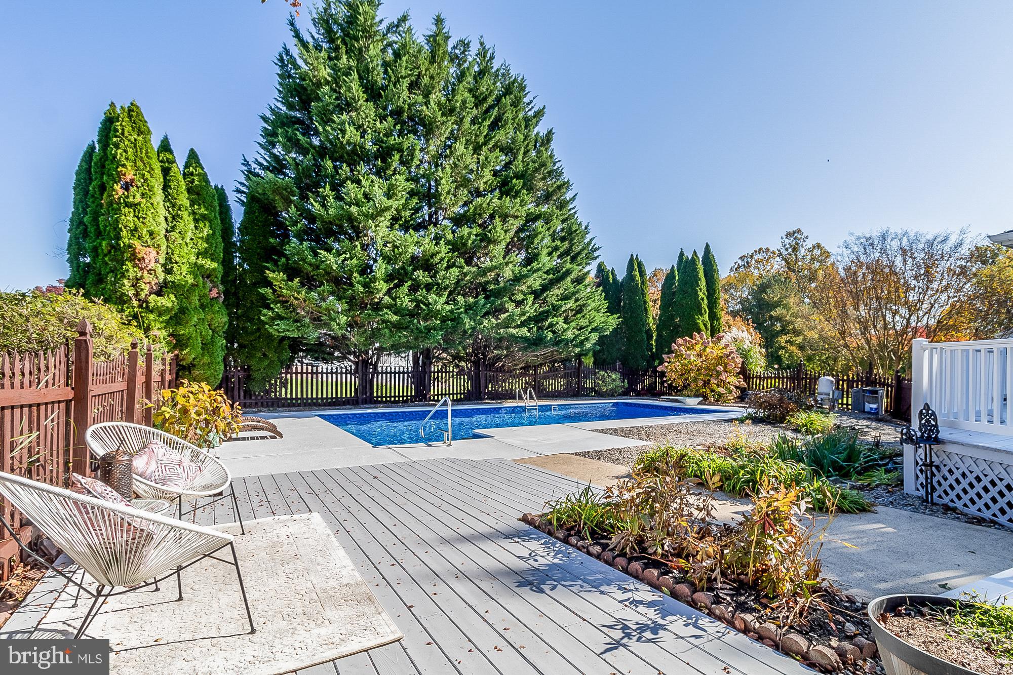 TUDOR MANOR - Residential