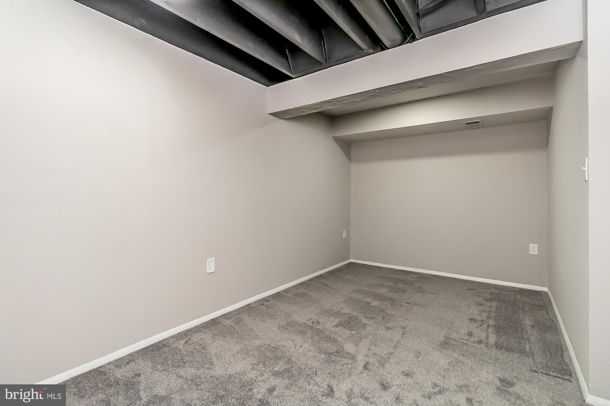 TUDOR MANOR - Residential