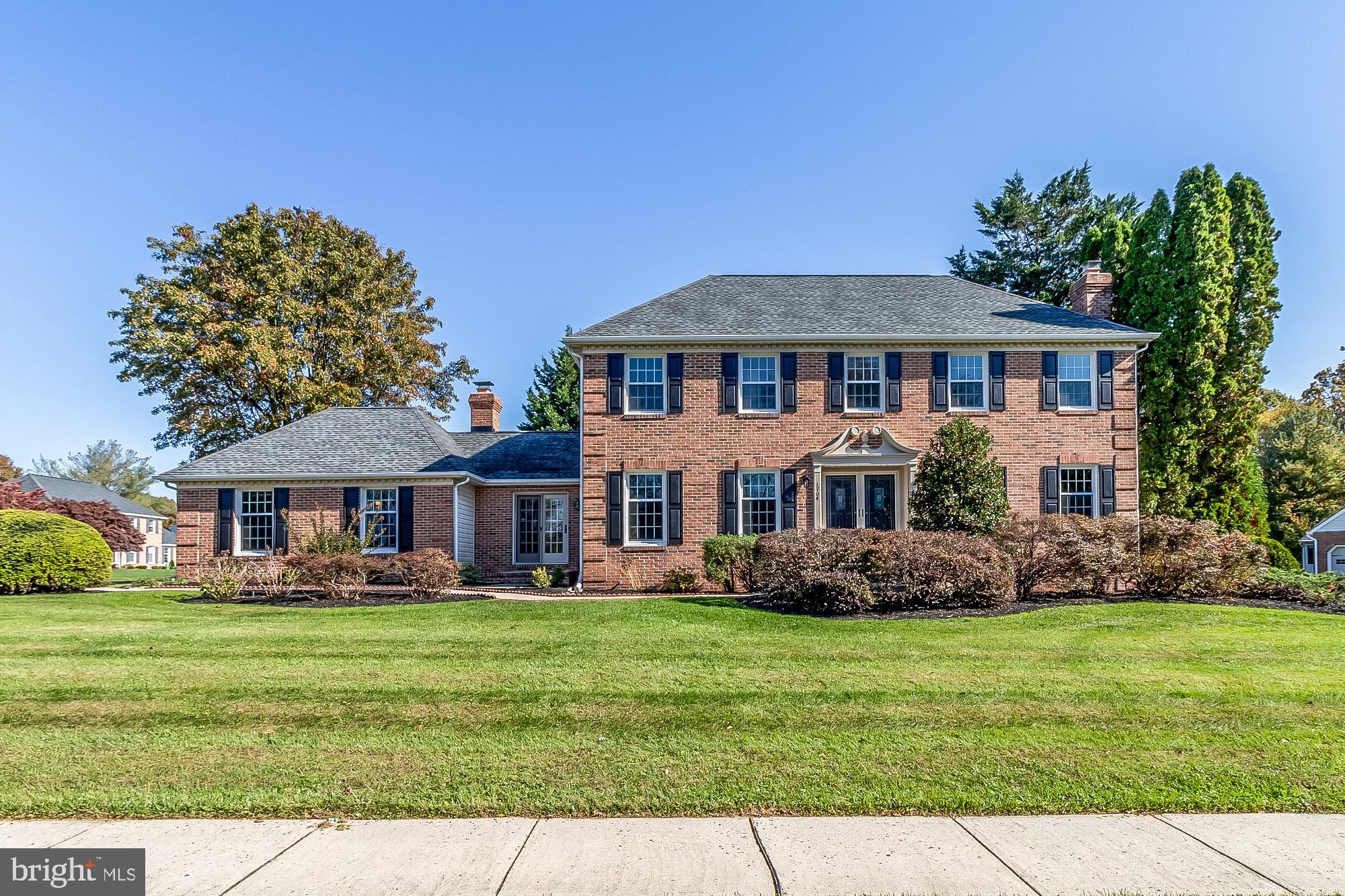 TUDOR MANOR - Residential