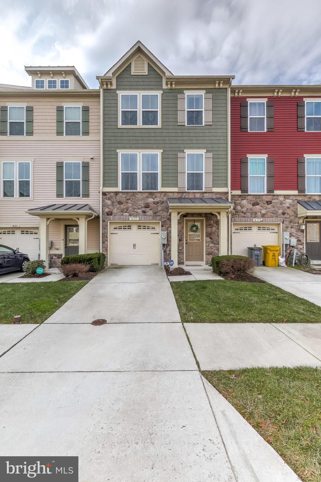 CREEKSIDE VILLAGE AT TANYARD SPRINGS - Residential