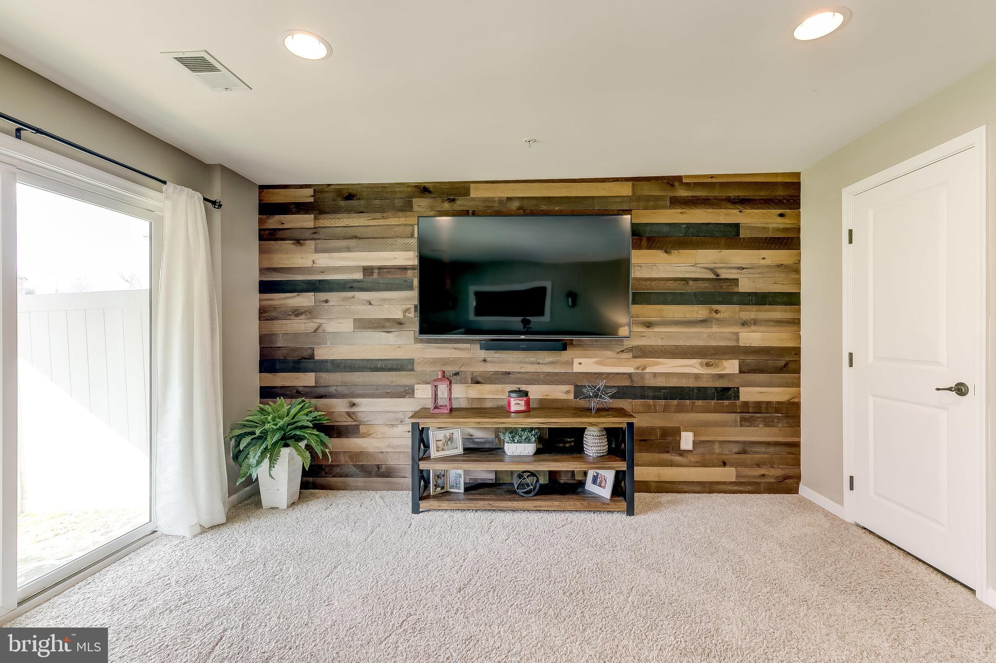 CREEKSIDE VILLAGE AT TANYARD SPRINGS - Residential