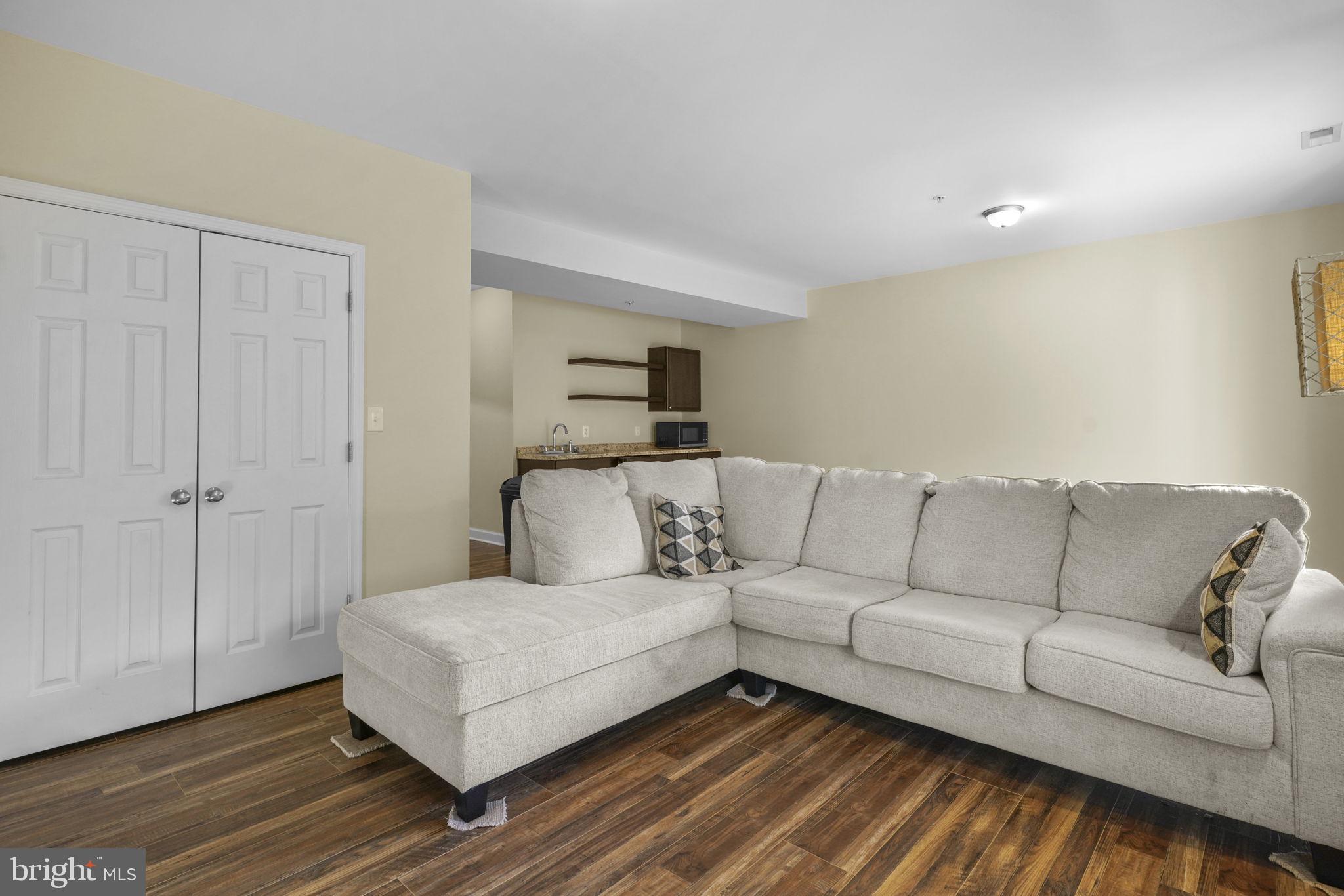 OAK TREE LANDING - Residential