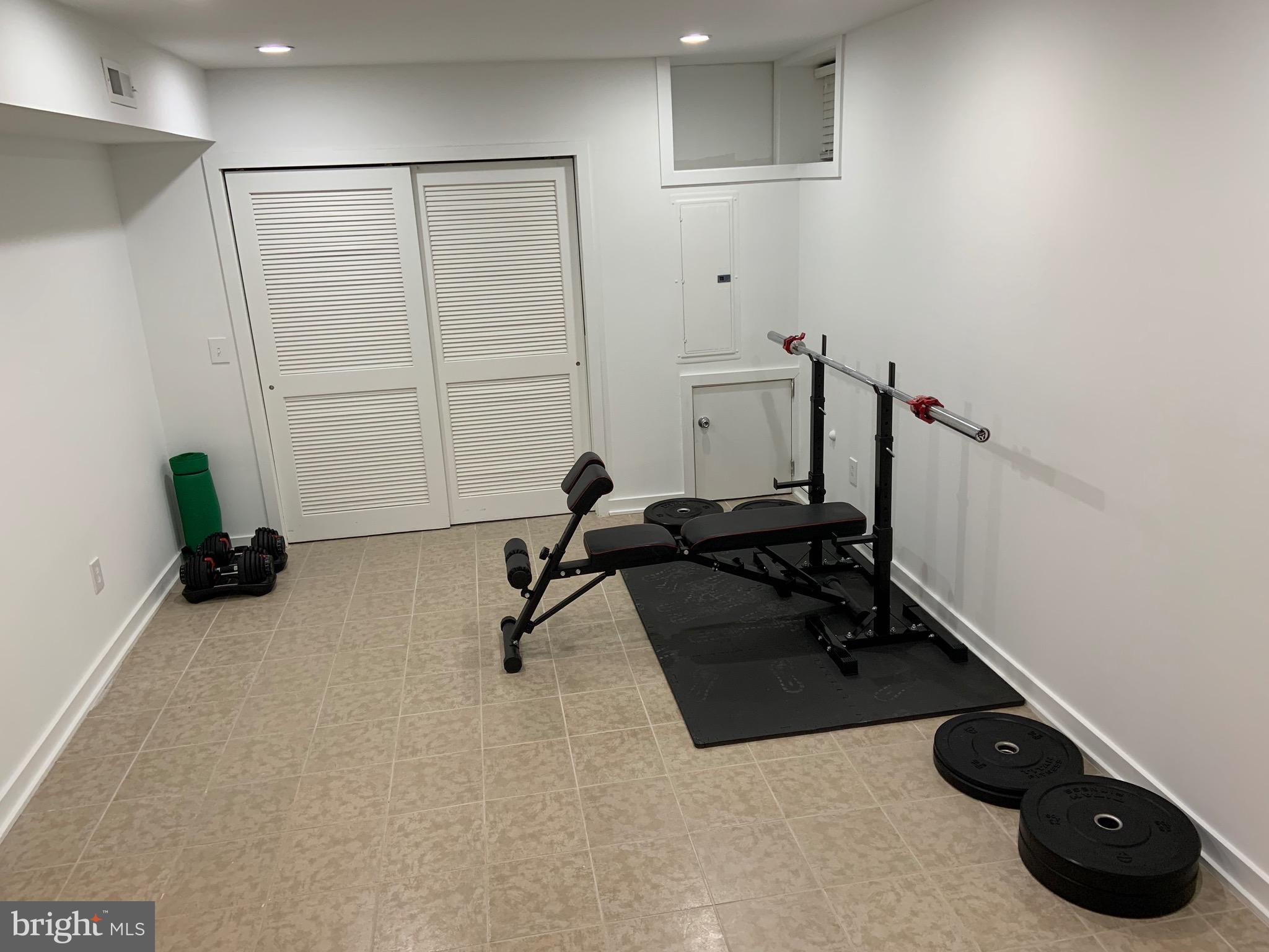 PORT RICHMOND - Residential Lease