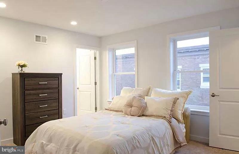 PORT RICHMOND - Residential Lease