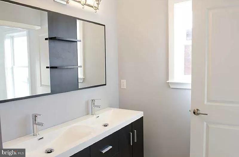 PORT RICHMOND - Residential Lease