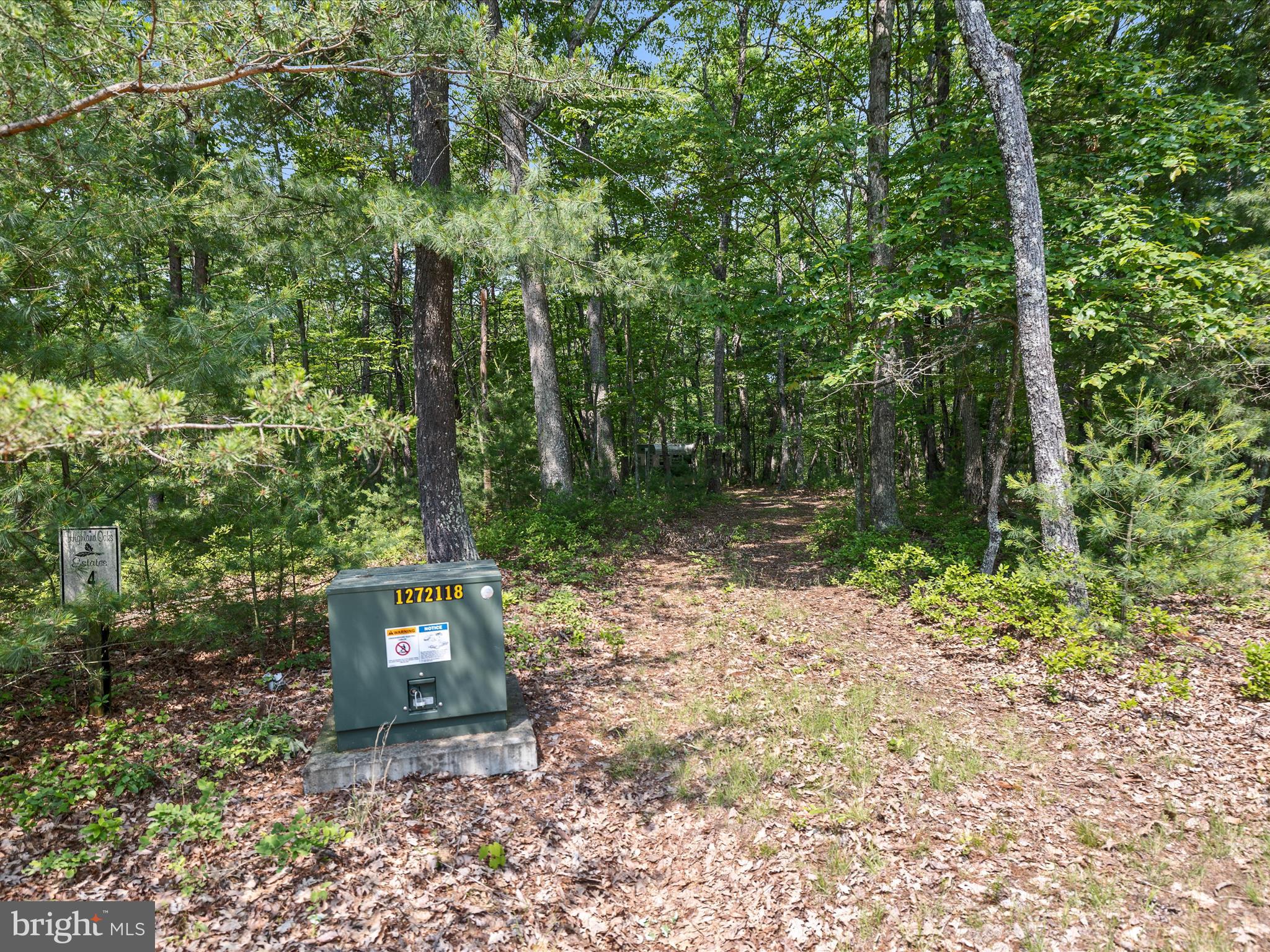 Gorgeous private wooded tract in a gated neighborhood. Located at the end of the cul de sac. There is electric to the site. It has beautiful home site and the land is naturally rolling and level. It has a small wet weather stream on the property with lots of natural flora and fauna. Come and enjoy the peaceful solitude the country has to offer. build your dream home or use the land for camping and recreation.
Located in Highland Oaks S/D. Assessed with a right of way through Dry Run.
Gated community for you will need to schedule an appointment with your agent to see the land.