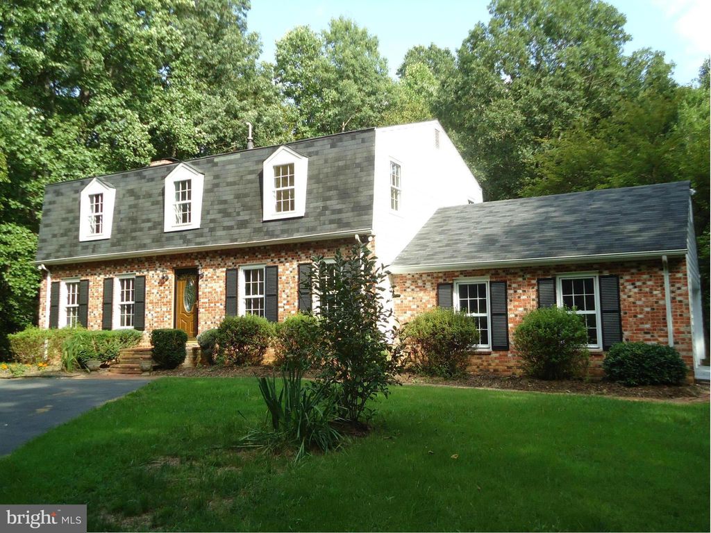 Photo of 6401 Wolf Run Hunt Court, FAIRFAX STATION, VA 22039 (MLS # VAFX2310488)