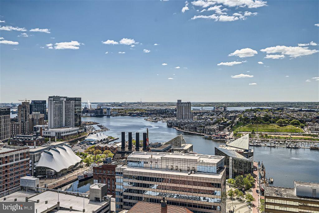 DOWNTOWN - Residential Lease