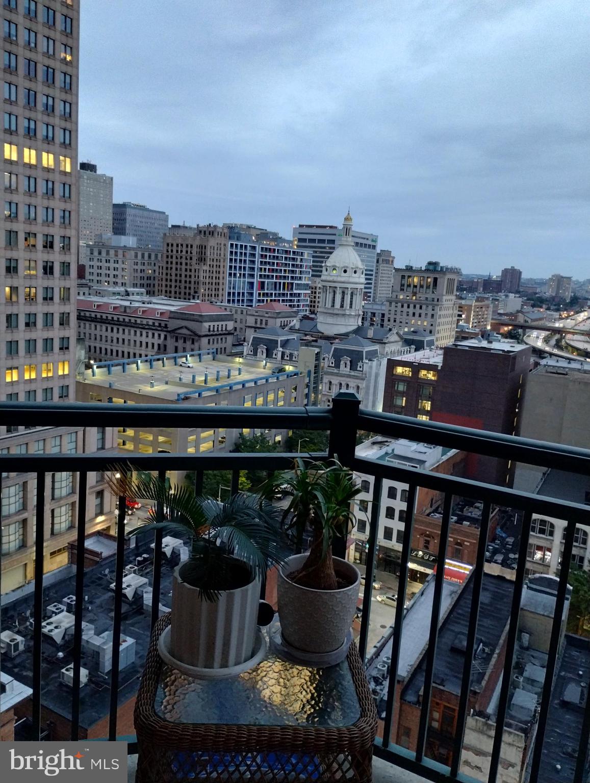 DOWNTOWN - Residential Lease