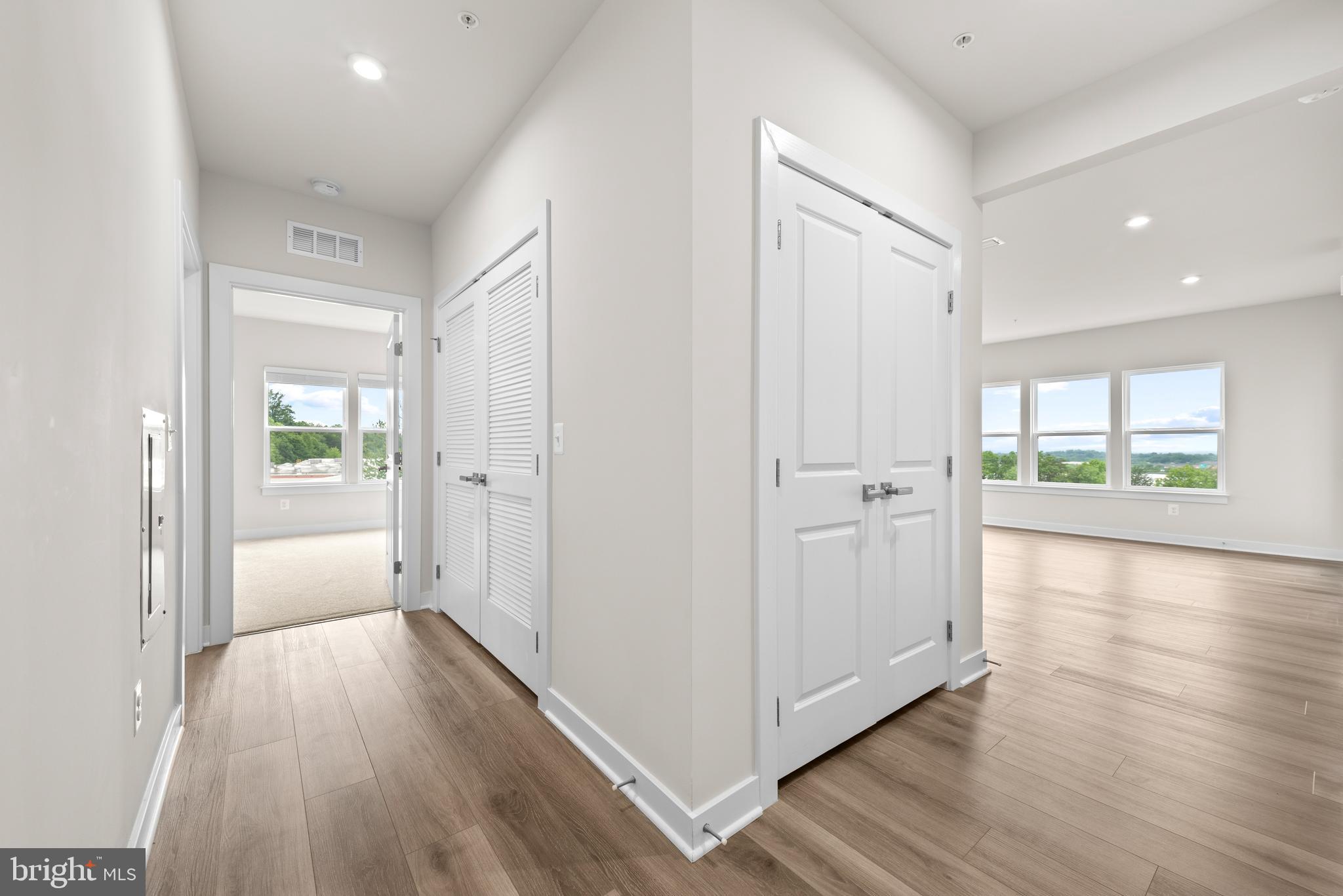 LOUDOUN VIEW CONDO FLATS - Residential