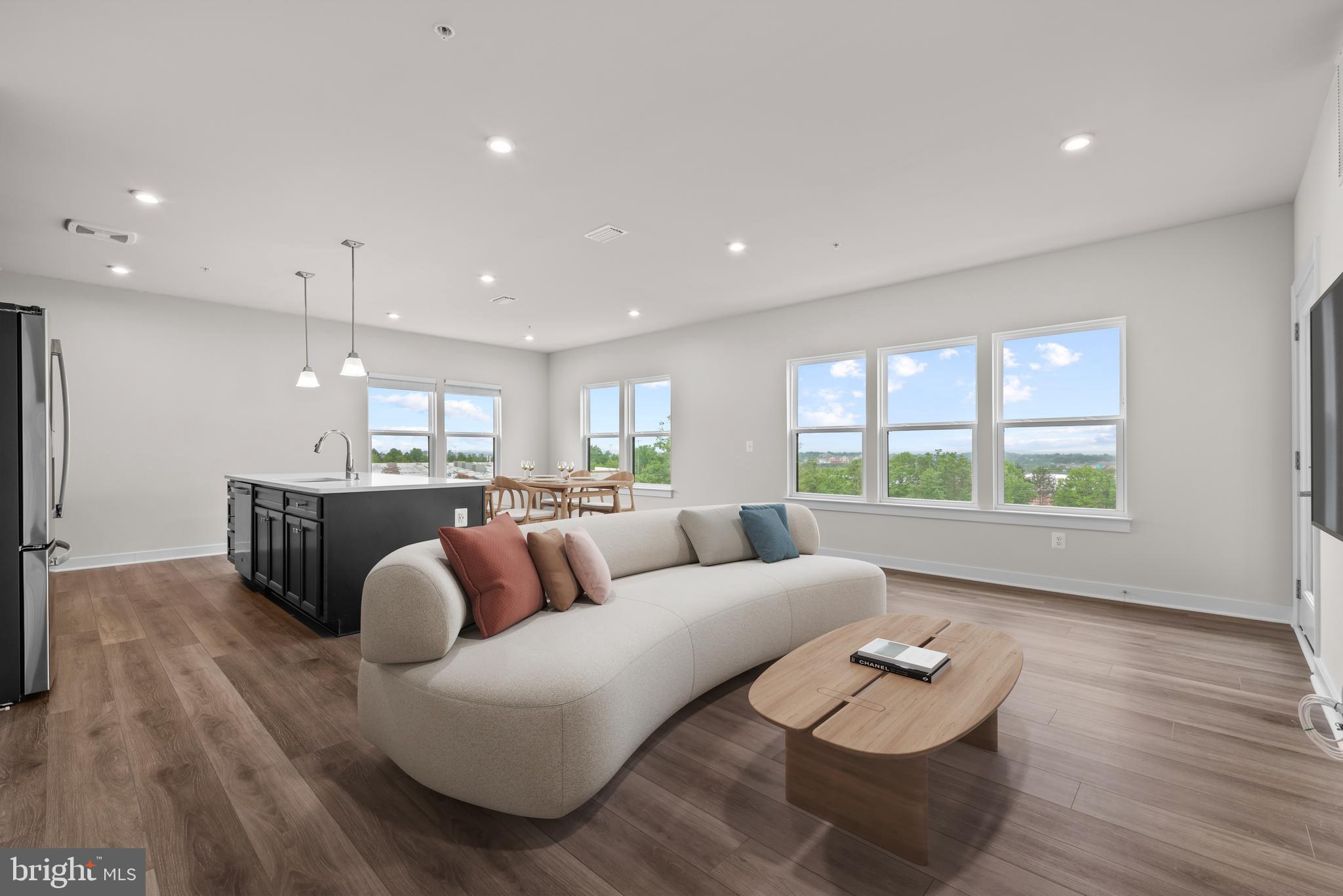 LOUDOUN VIEW CONDO FLATS - Residential