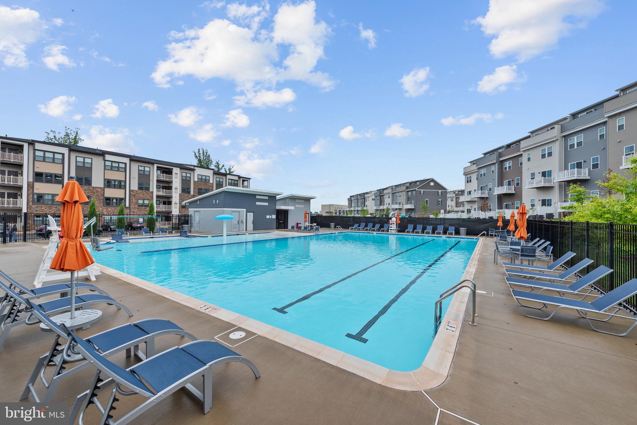 LOUDOUN VIEW CONDO FLATS - Residential