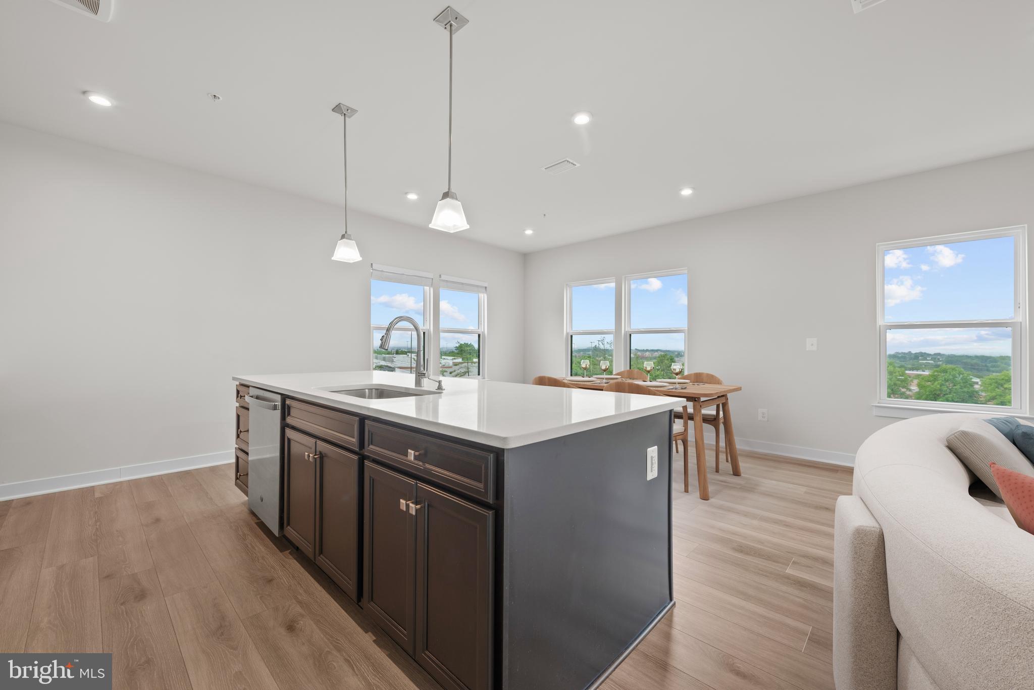 LOUDOUN VIEW CONDO FLATS - Residential