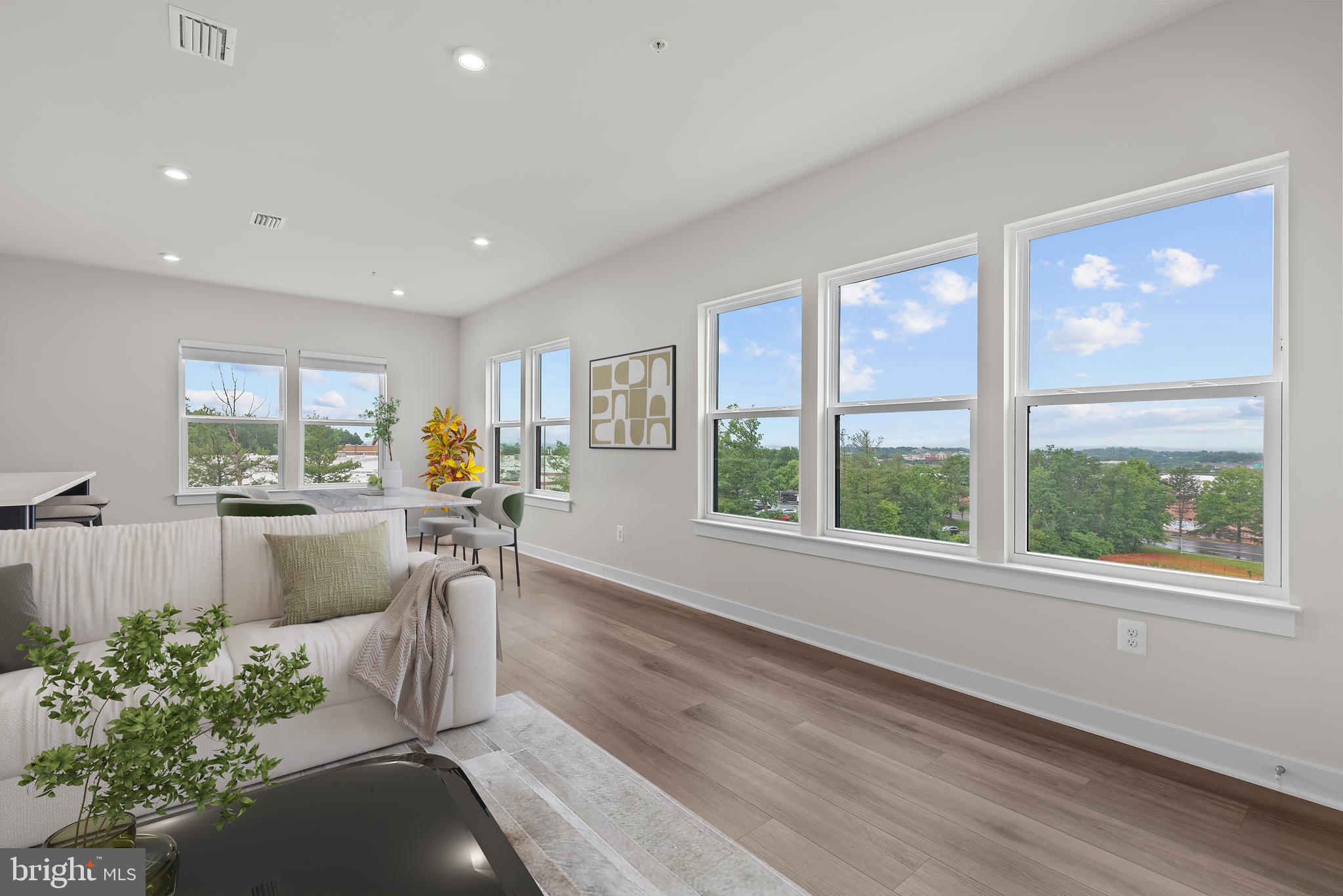 LOUDOUN VIEW CONDO FLATS - Residential