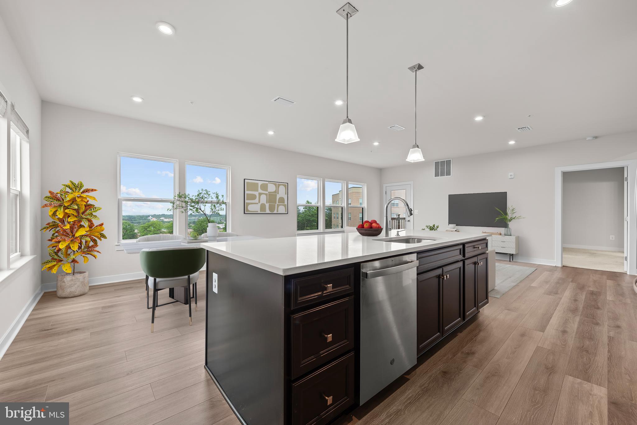 LOUDOUN VIEW CONDO FLATS - Residential