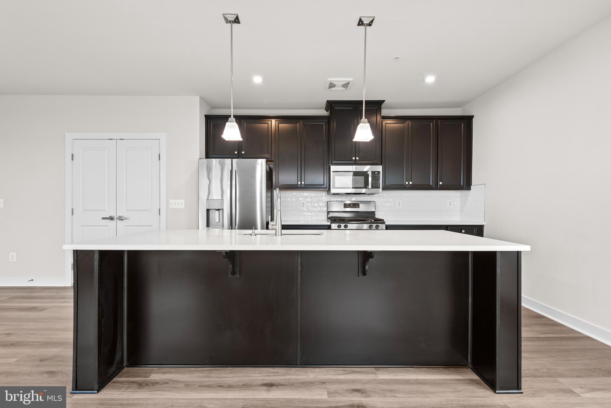 LOUDOUN VIEW CONDO FLATS - Residential