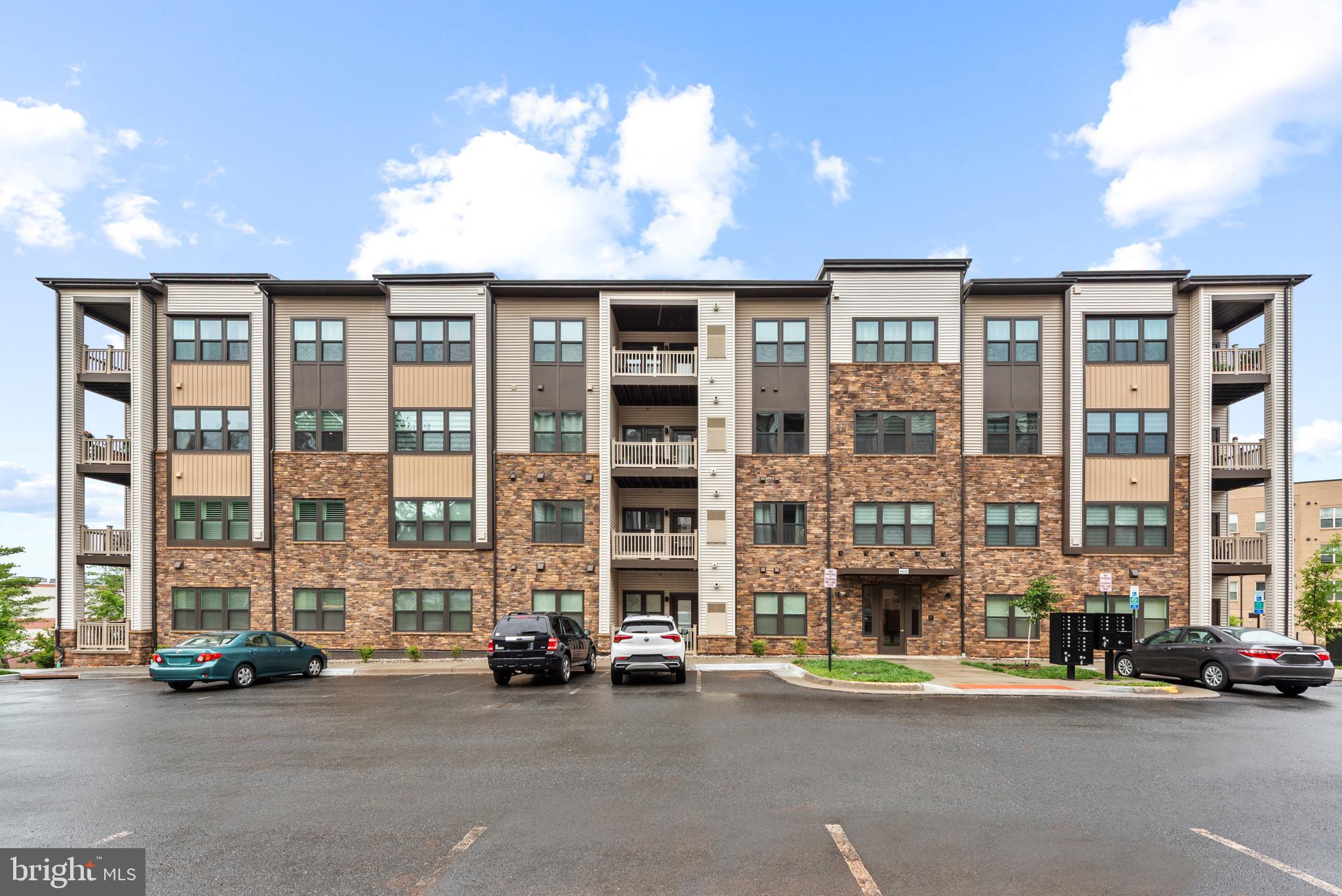 LOUDOUN VIEW CONDO FLATS - Residential