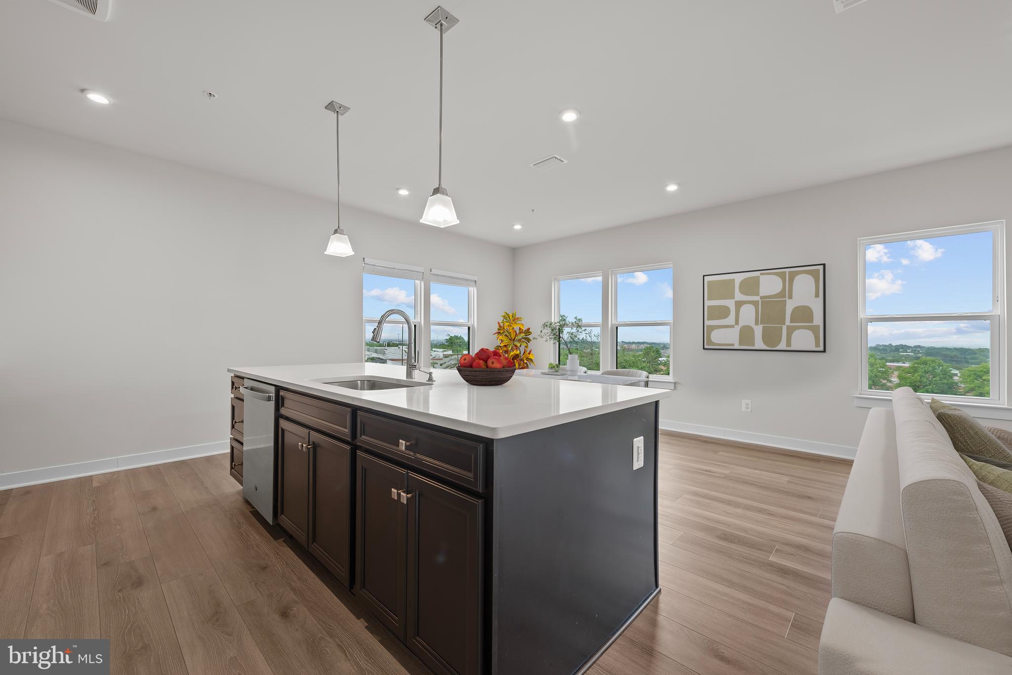 LOUDOUN VIEW CONDO FLATS - Residential