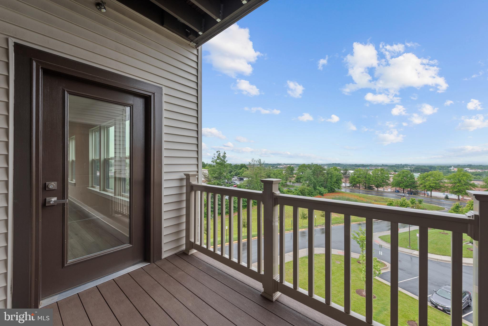 LOUDOUN VIEW CONDO FLATS - Residential