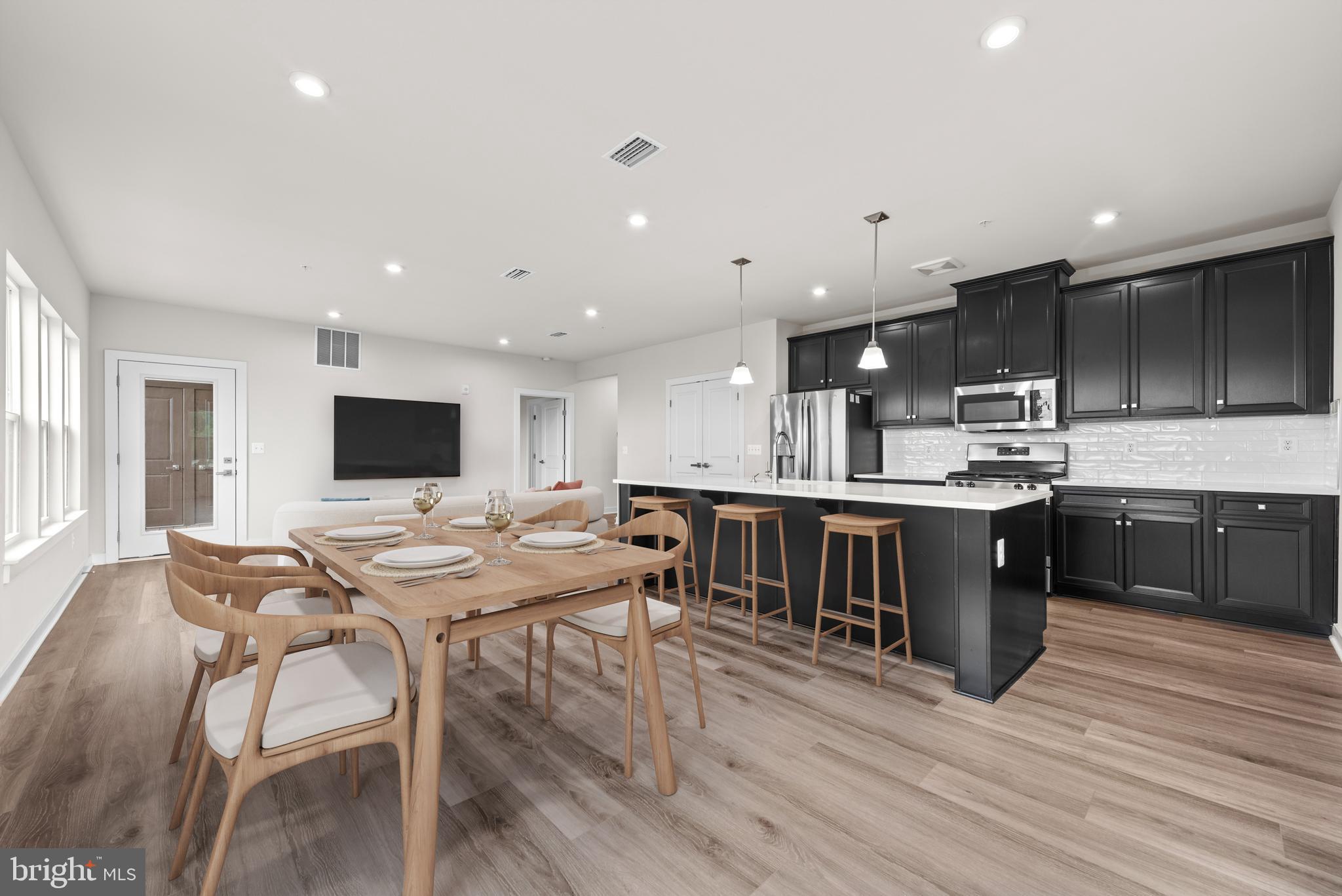 LOUDOUN VIEW CONDO FLATS - Residential