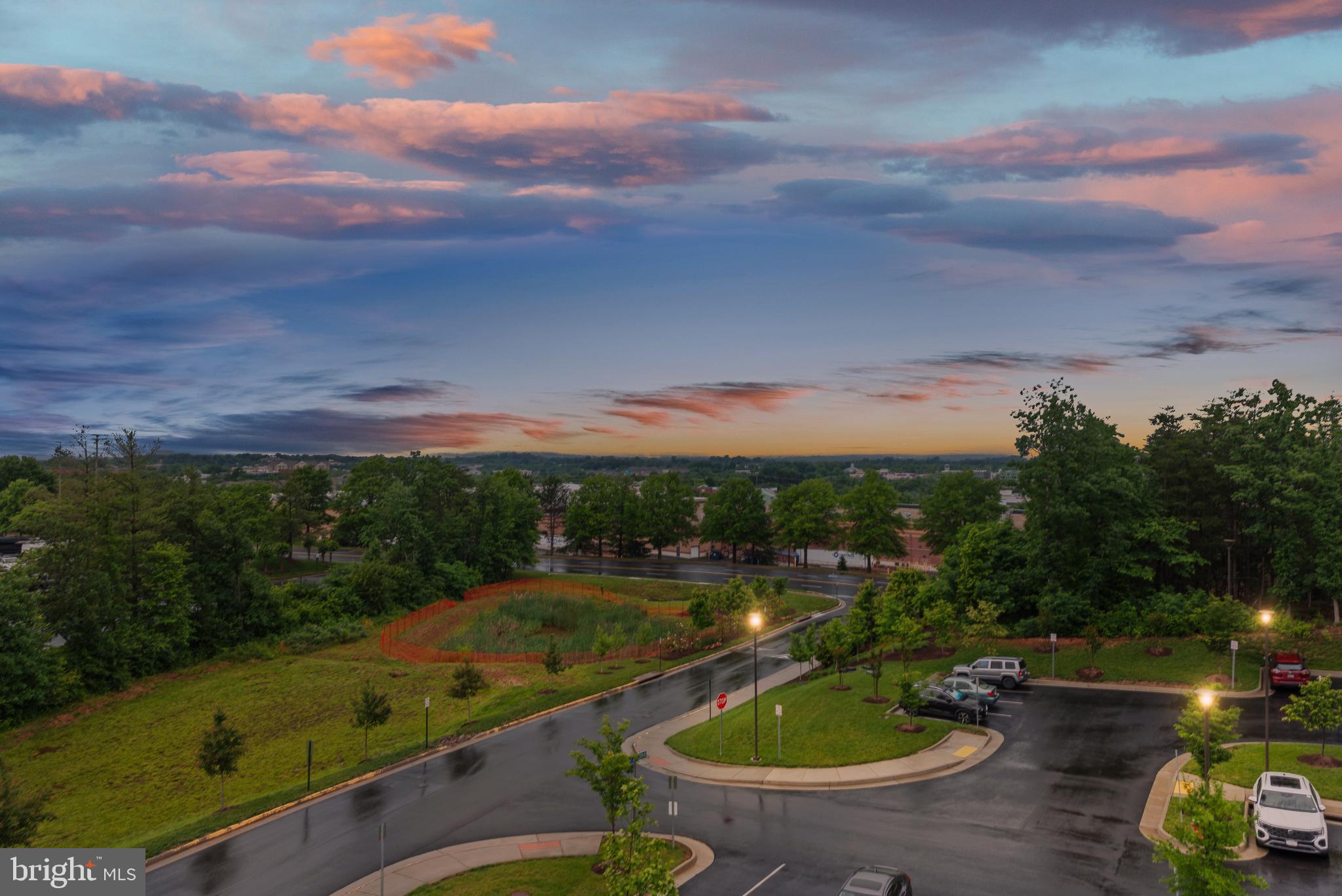 LOUDOUN VIEW CONDO FLATS - Residential