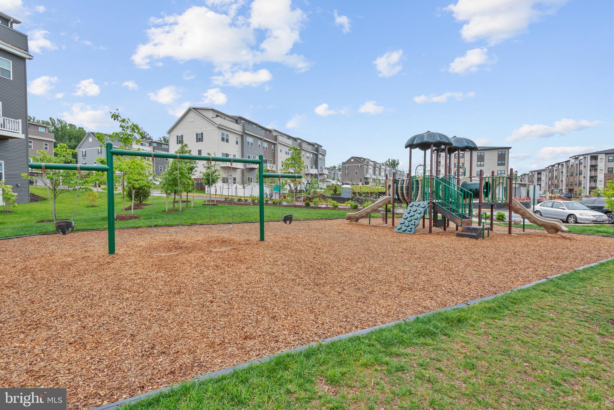 LOUDOUN VIEW CONDO FLATS - Residential