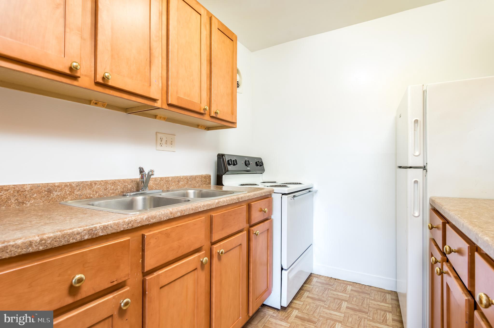 OLD CENTREVILLE GARDENS - Residential Lease