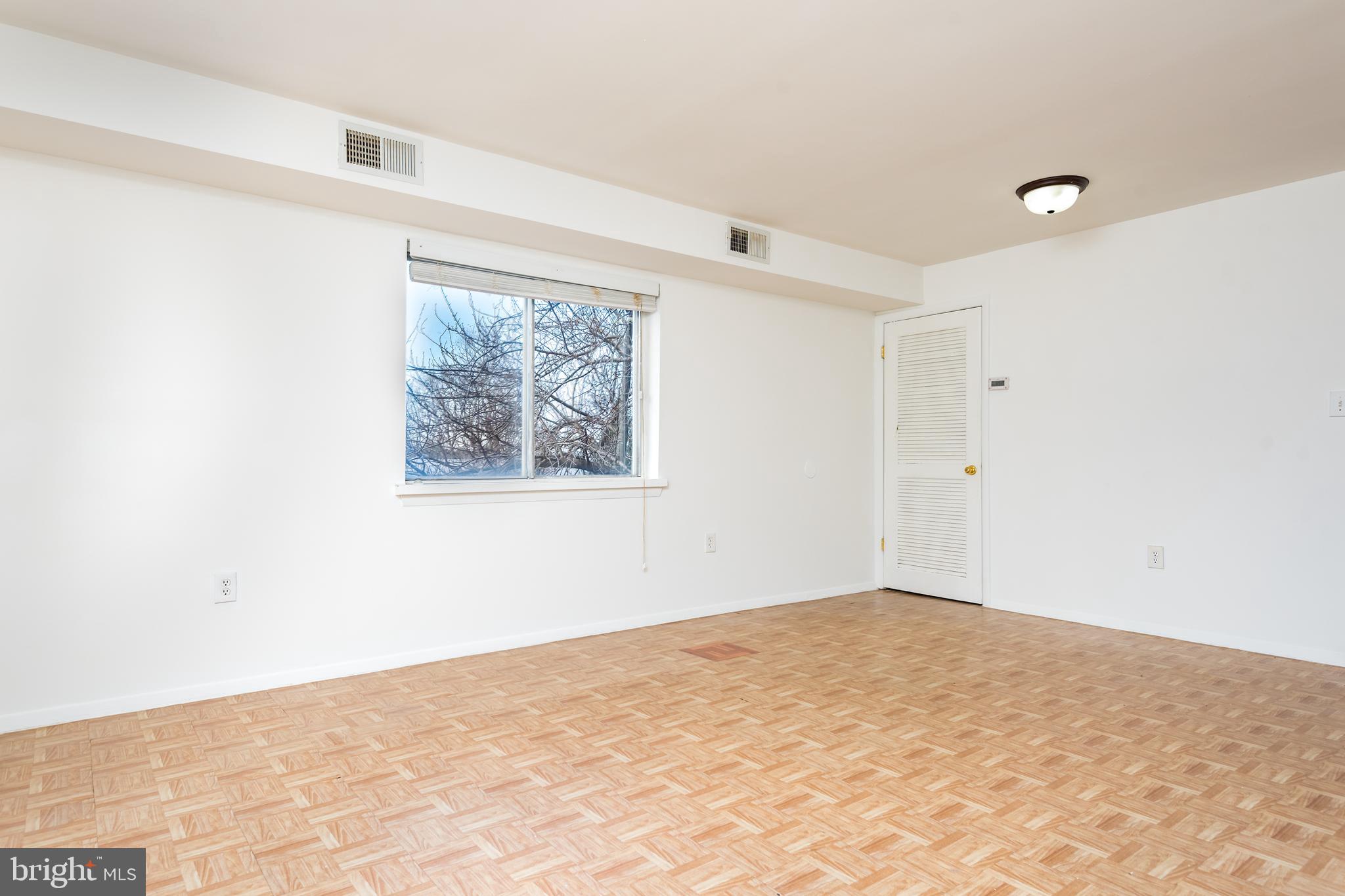 OLD CENTREVILLE GARDENS - Residential Lease