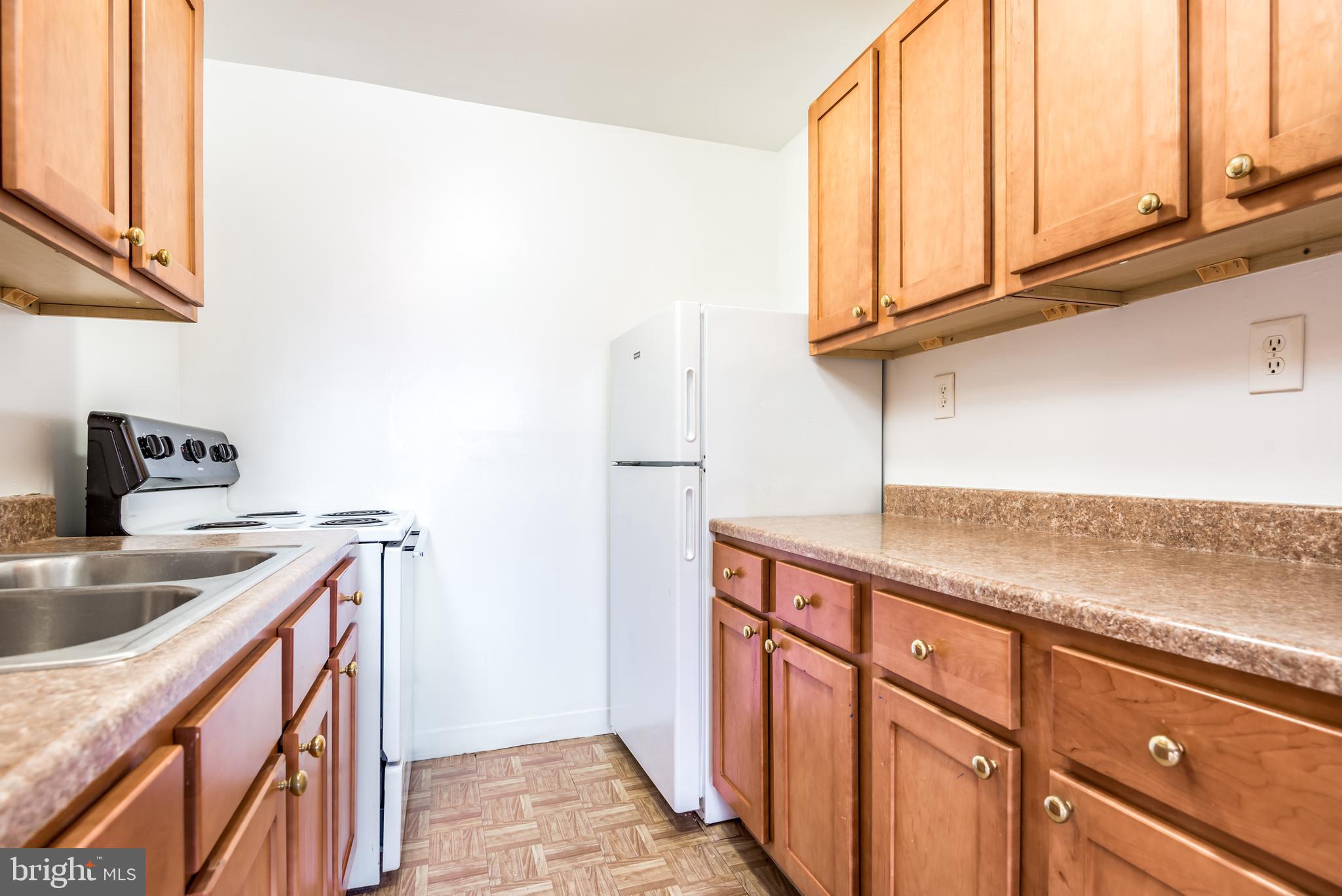 OLD CENTREVILLE GARDENS - Residential Lease