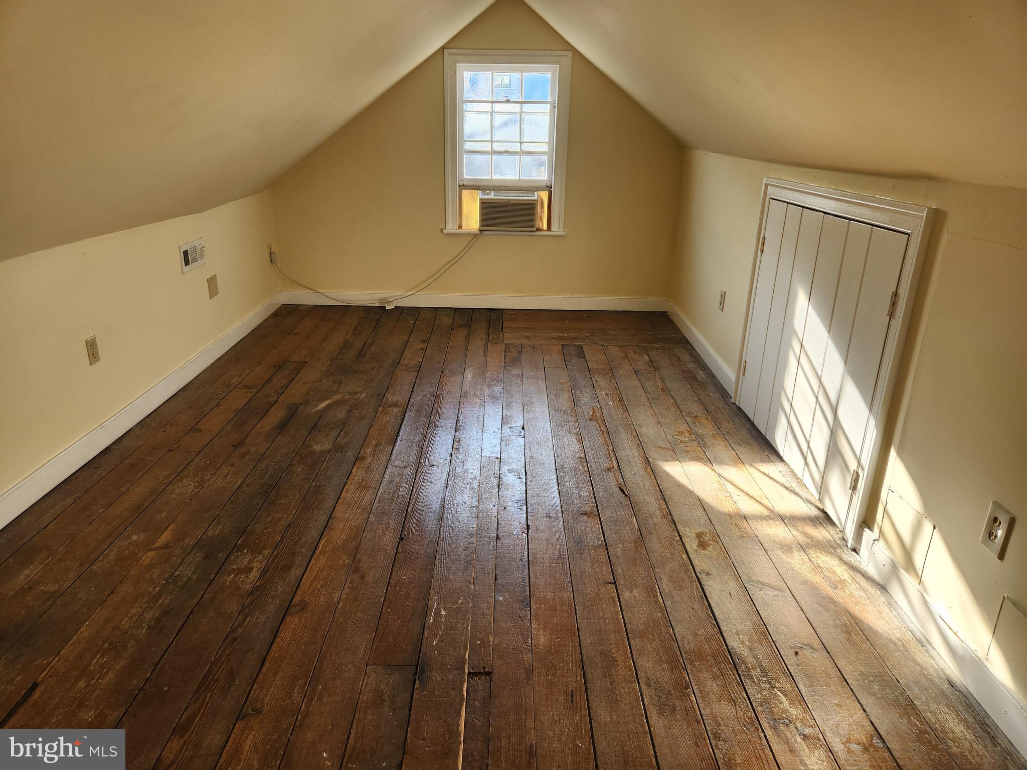 HISTORIC DISTRICT - Residential Lease